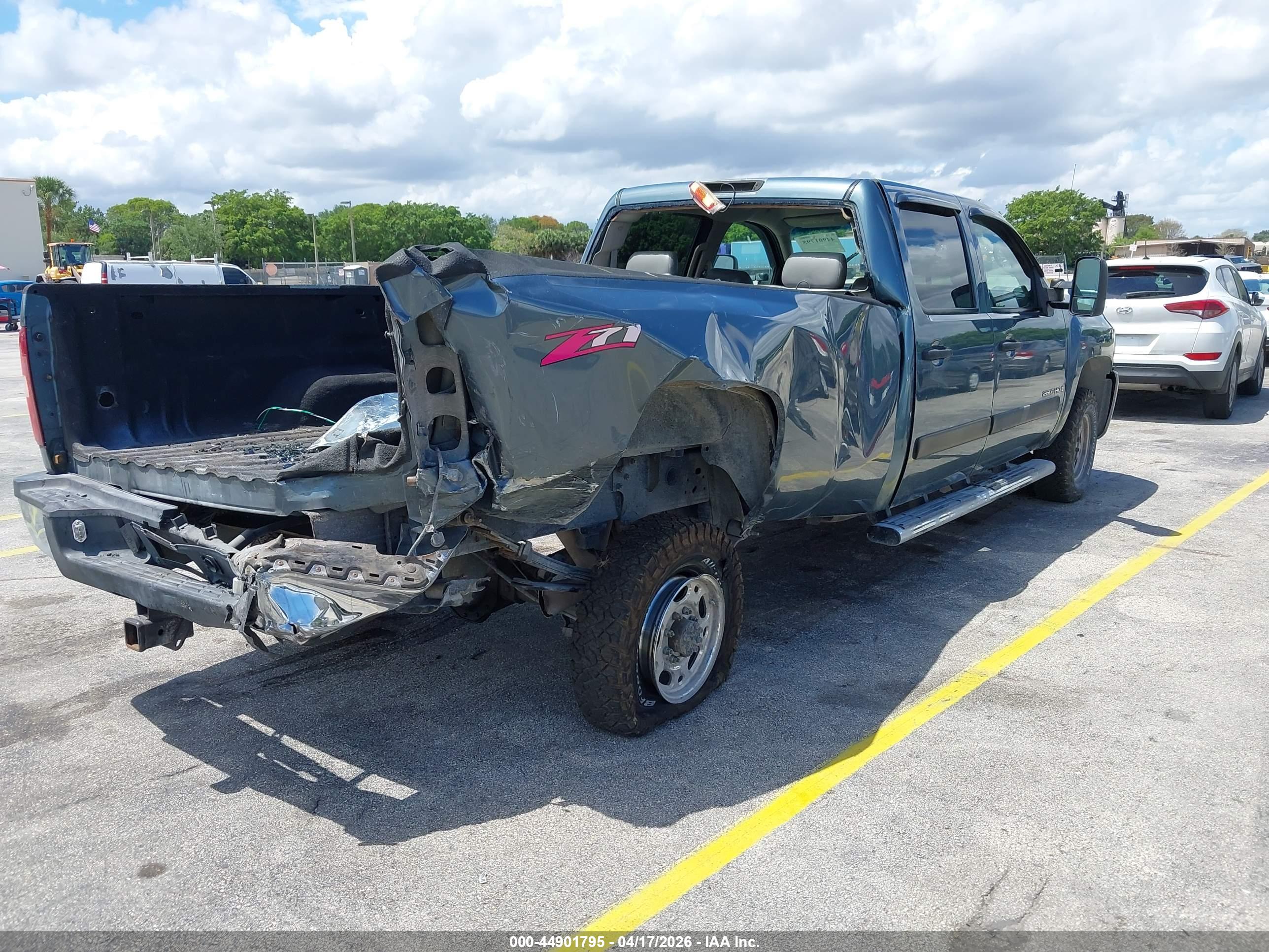 CHEVROLET SILVERADO image 6