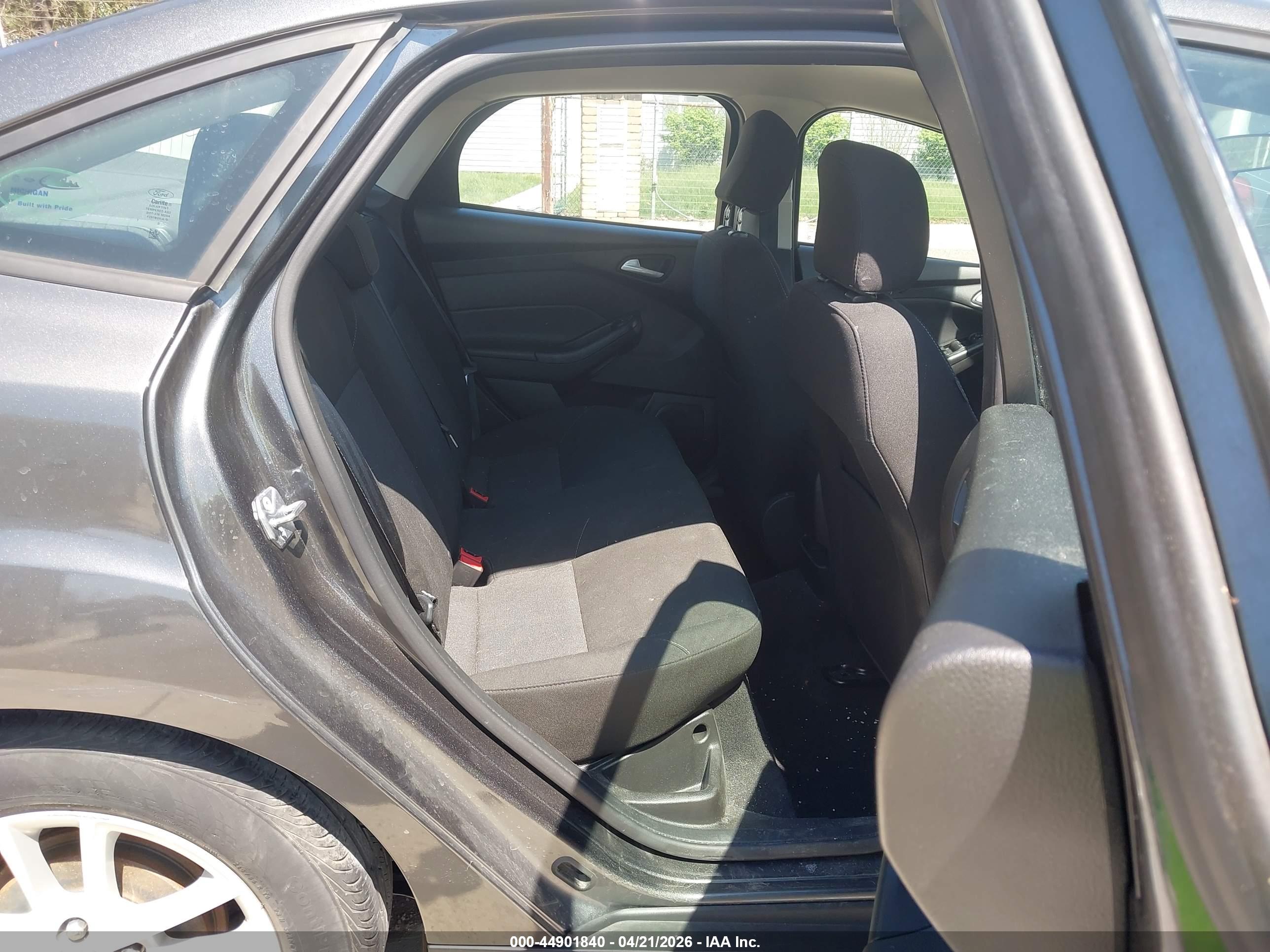 FORD FOCUS image 8