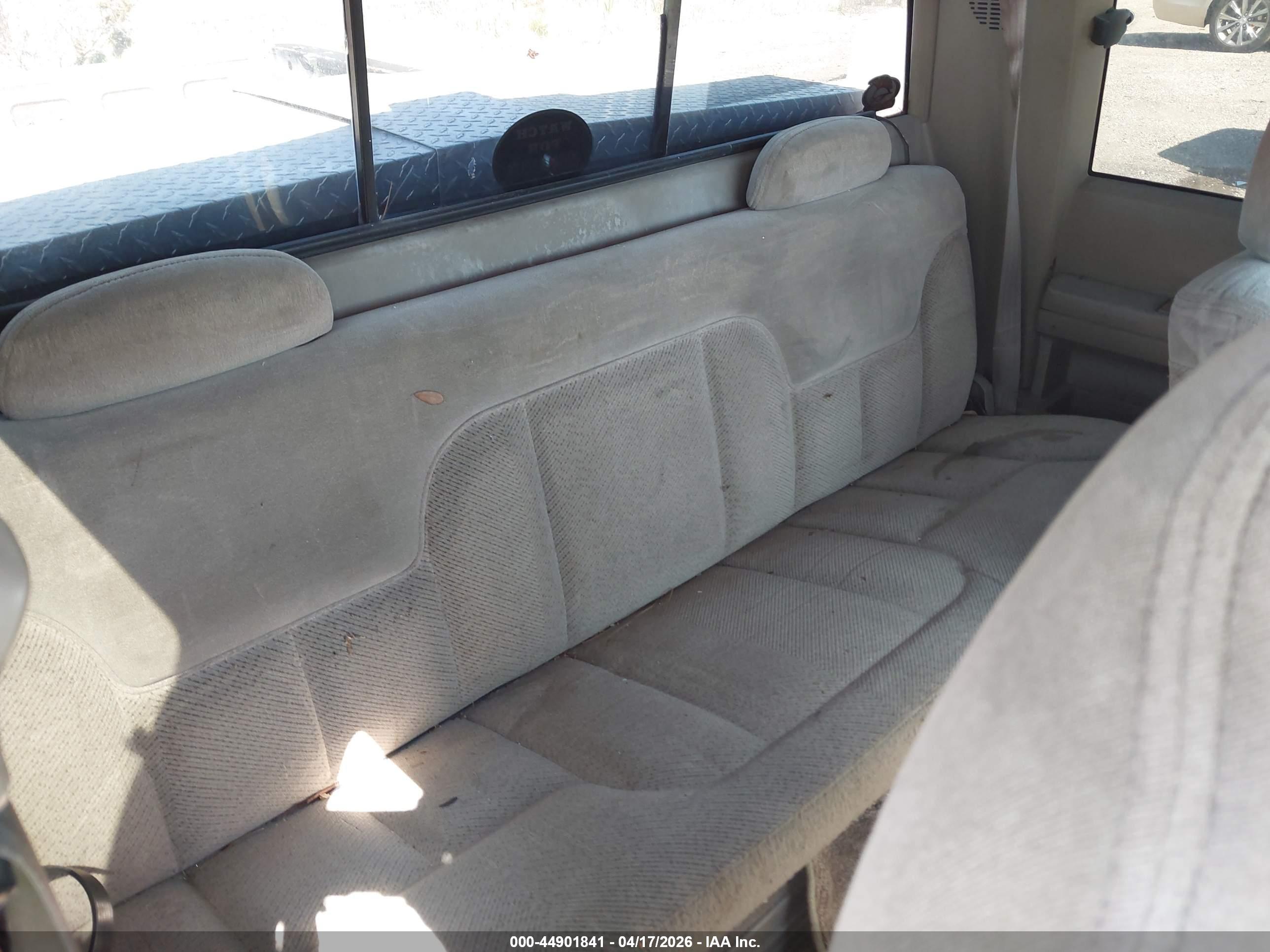 CHEVROLET GMT-400 image 8