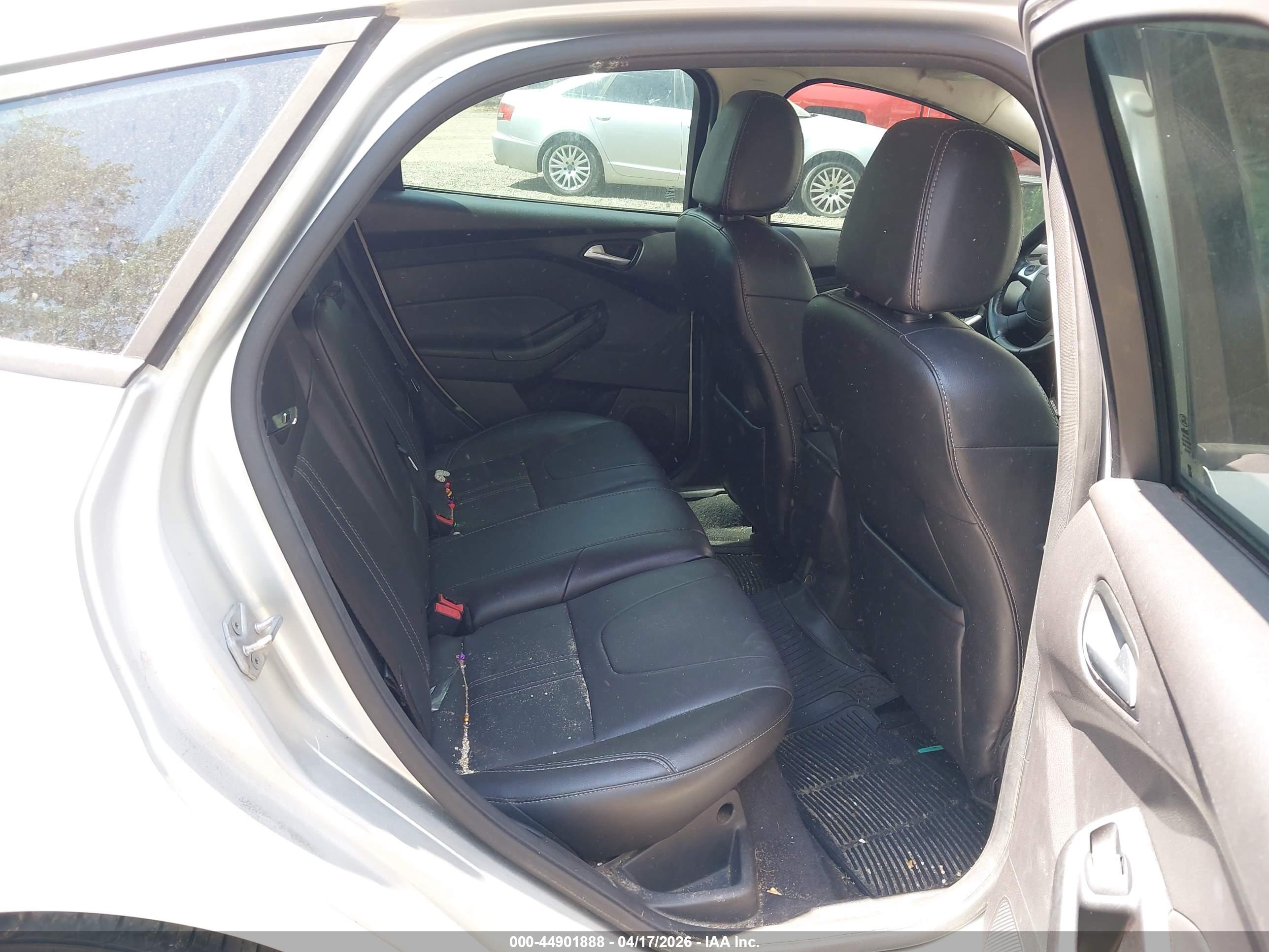 FORD FOCUS image 8