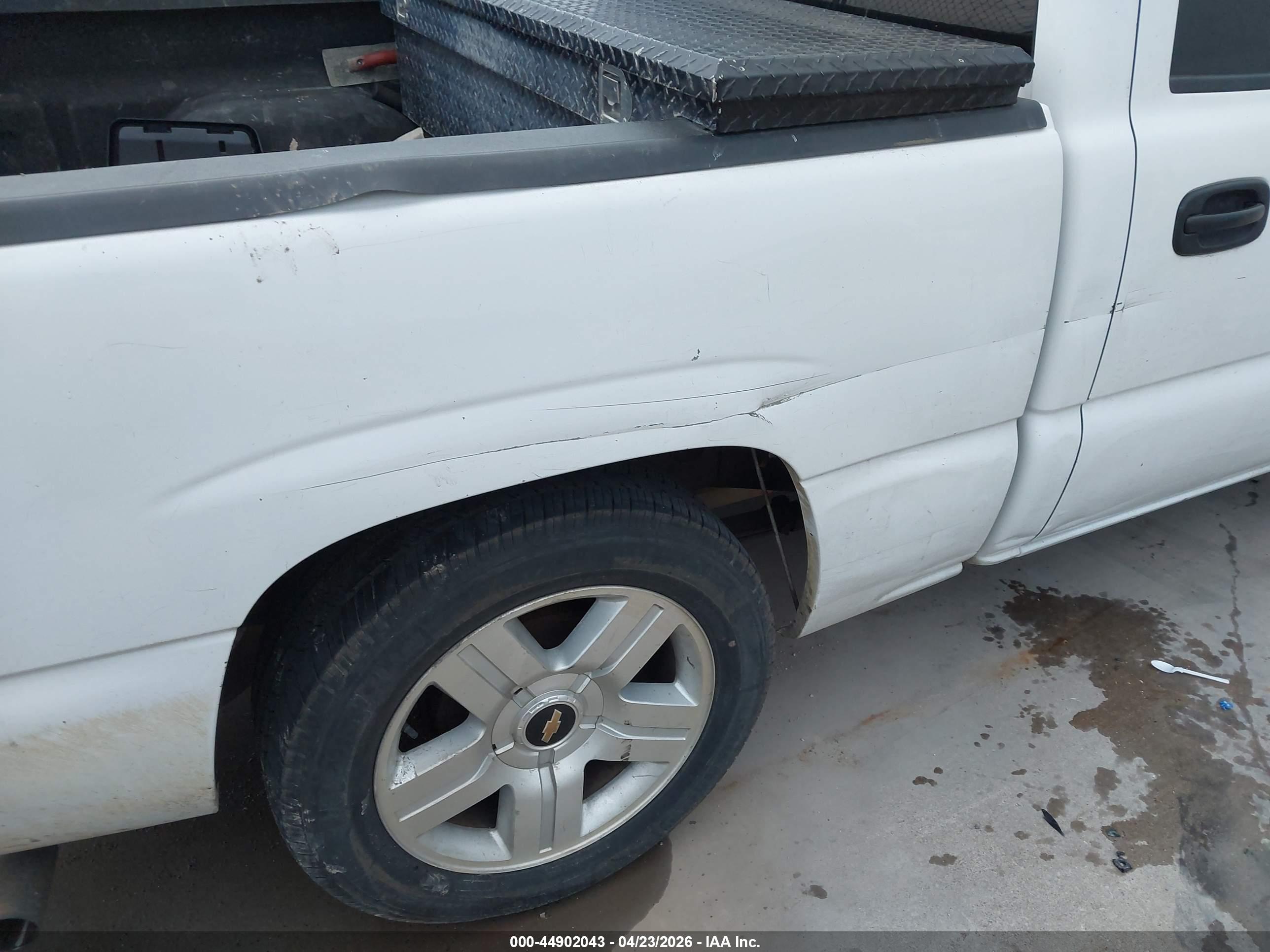 CHEVROLET SILVERADO image 6