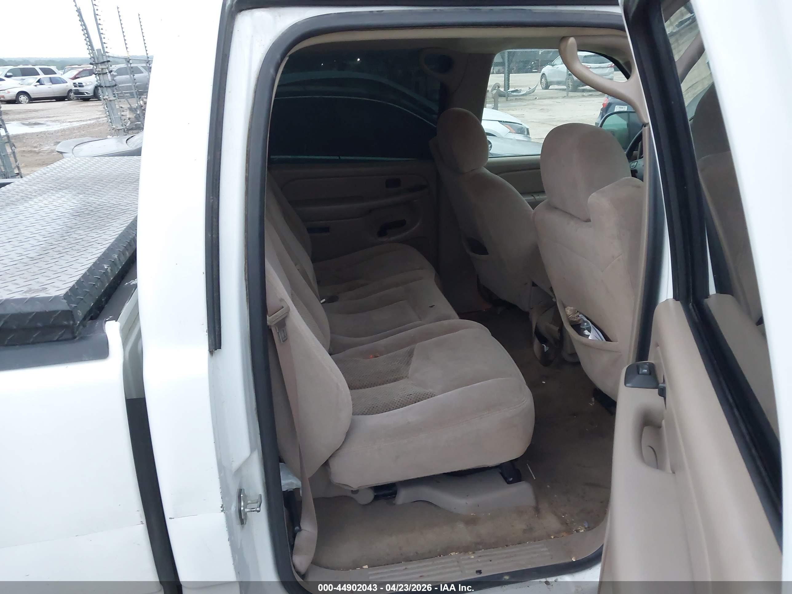 CHEVROLET SILVERADO image 8
