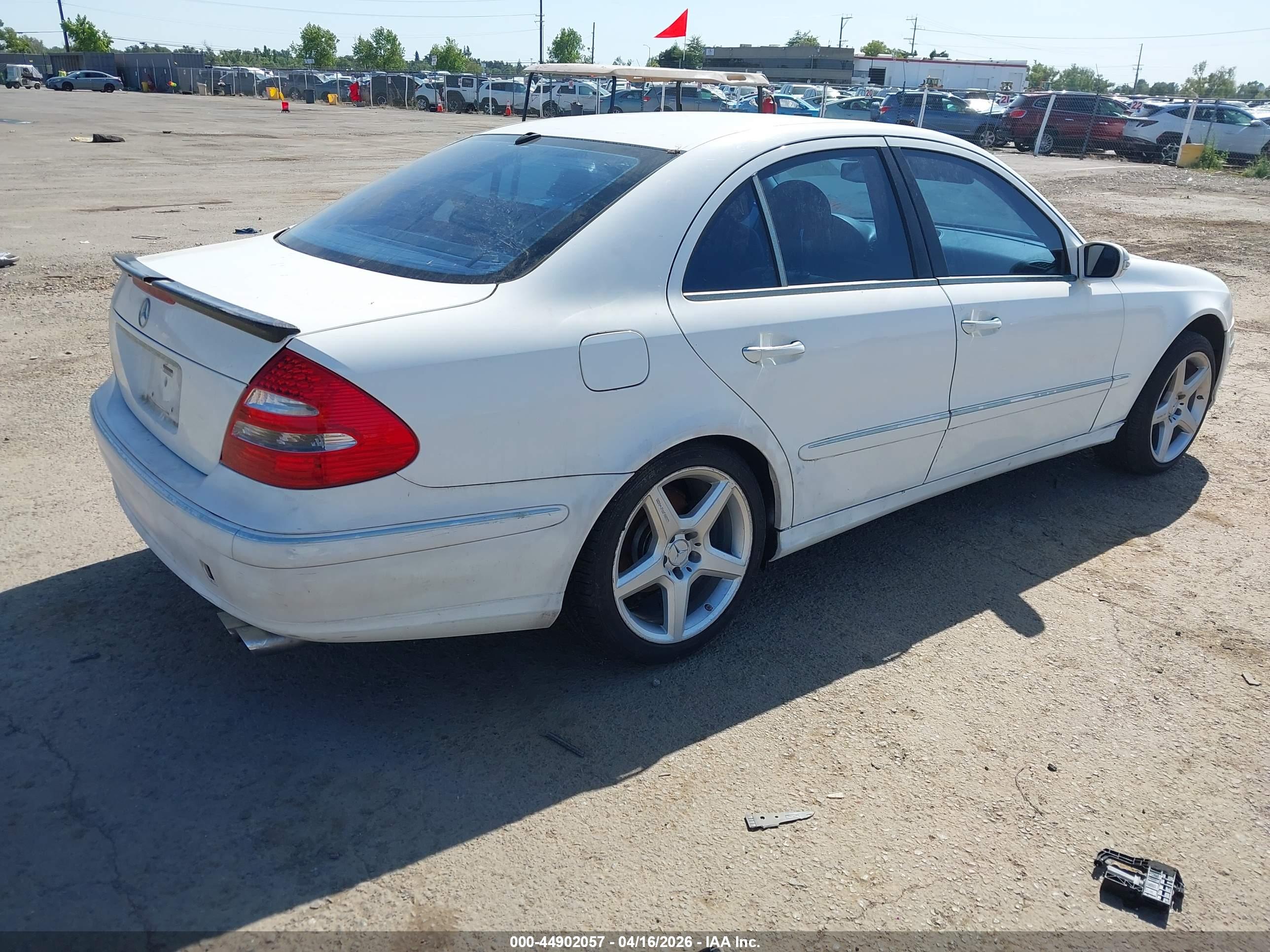 MERCEDES-BENZ E image 4