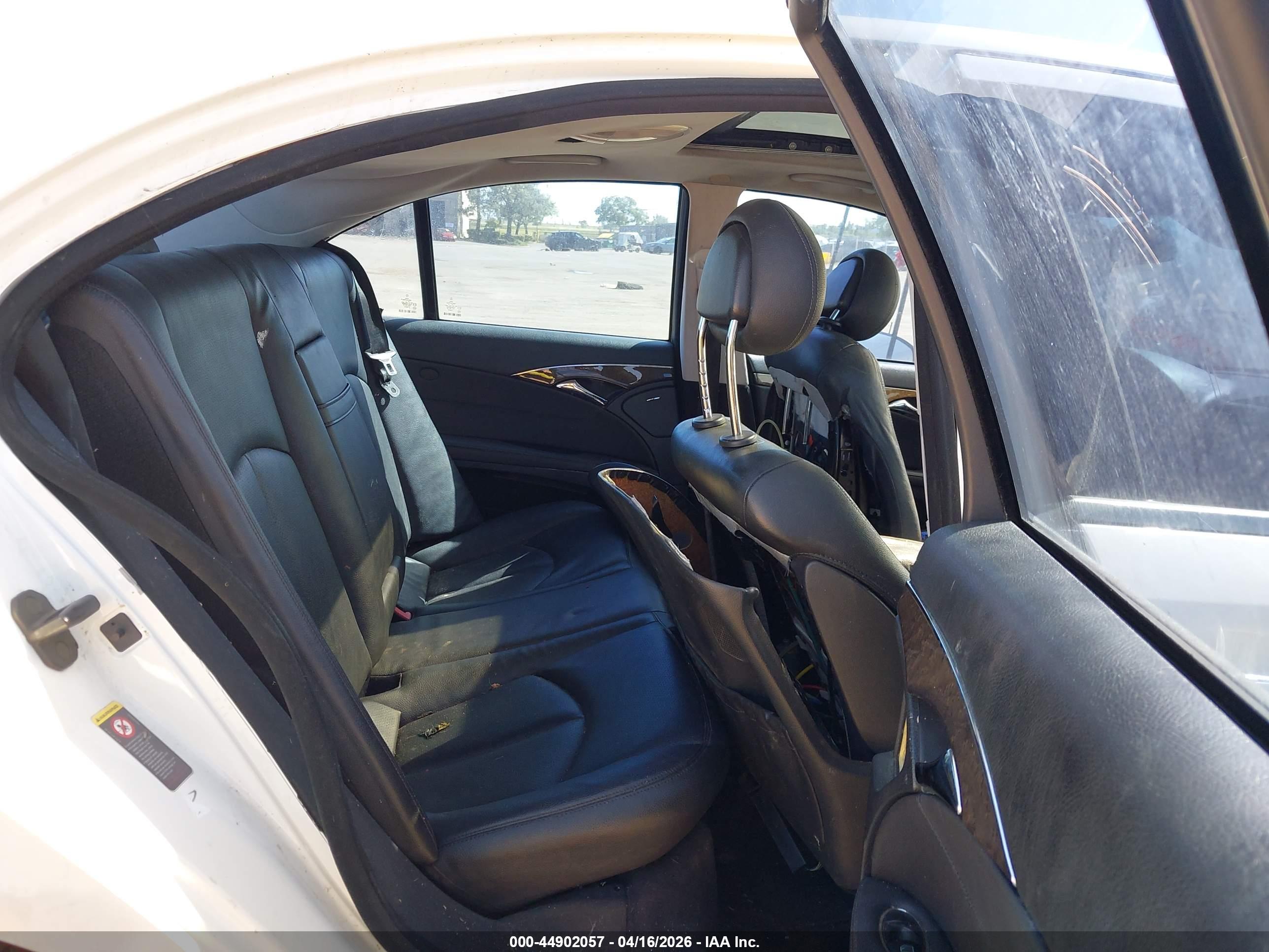 MERCEDES-BENZ E image 8