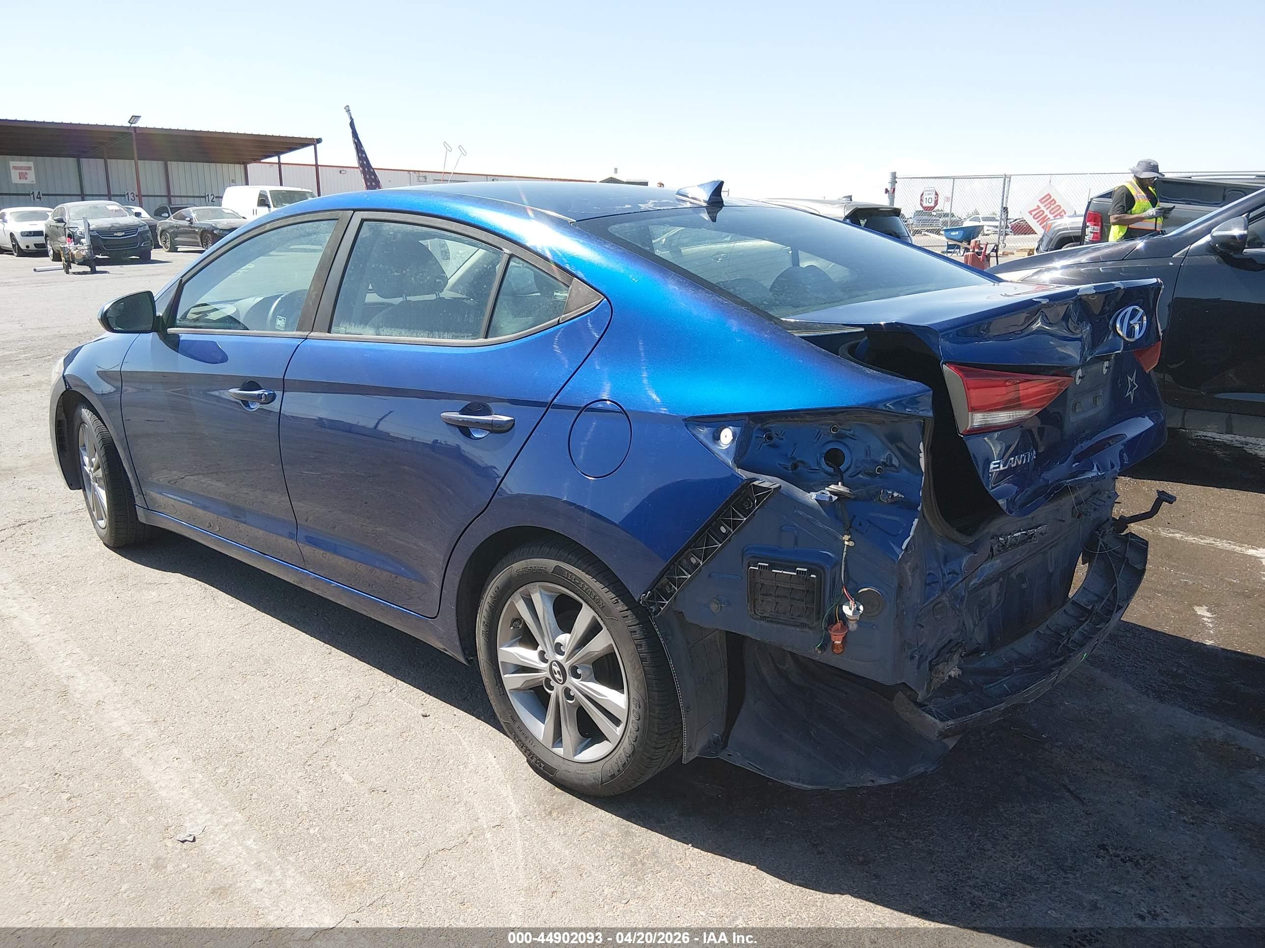 HYUNDAI ELANTRA image 3