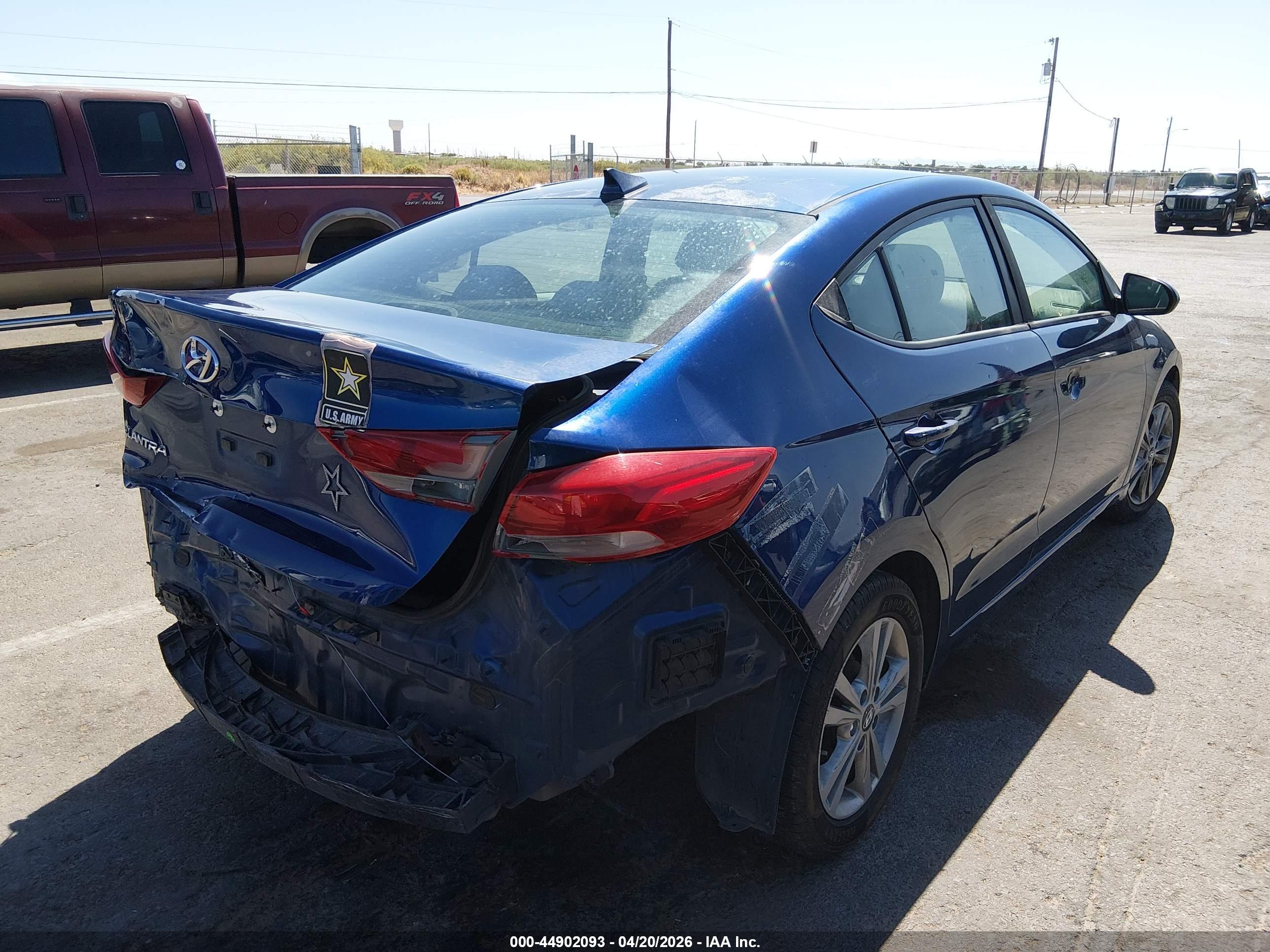 HYUNDAI ELANTRA image 4