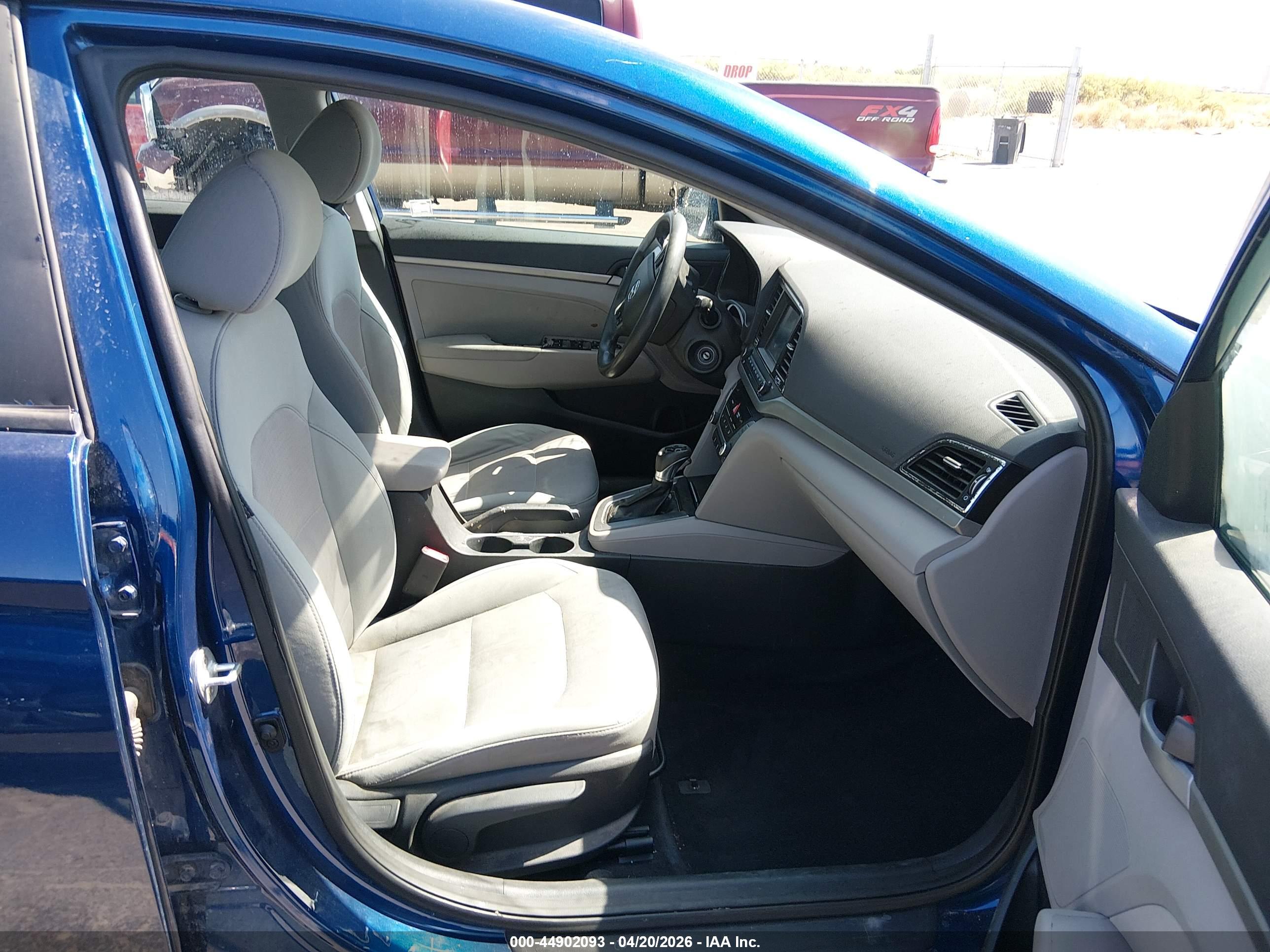 HYUNDAI ELANTRA image 5
