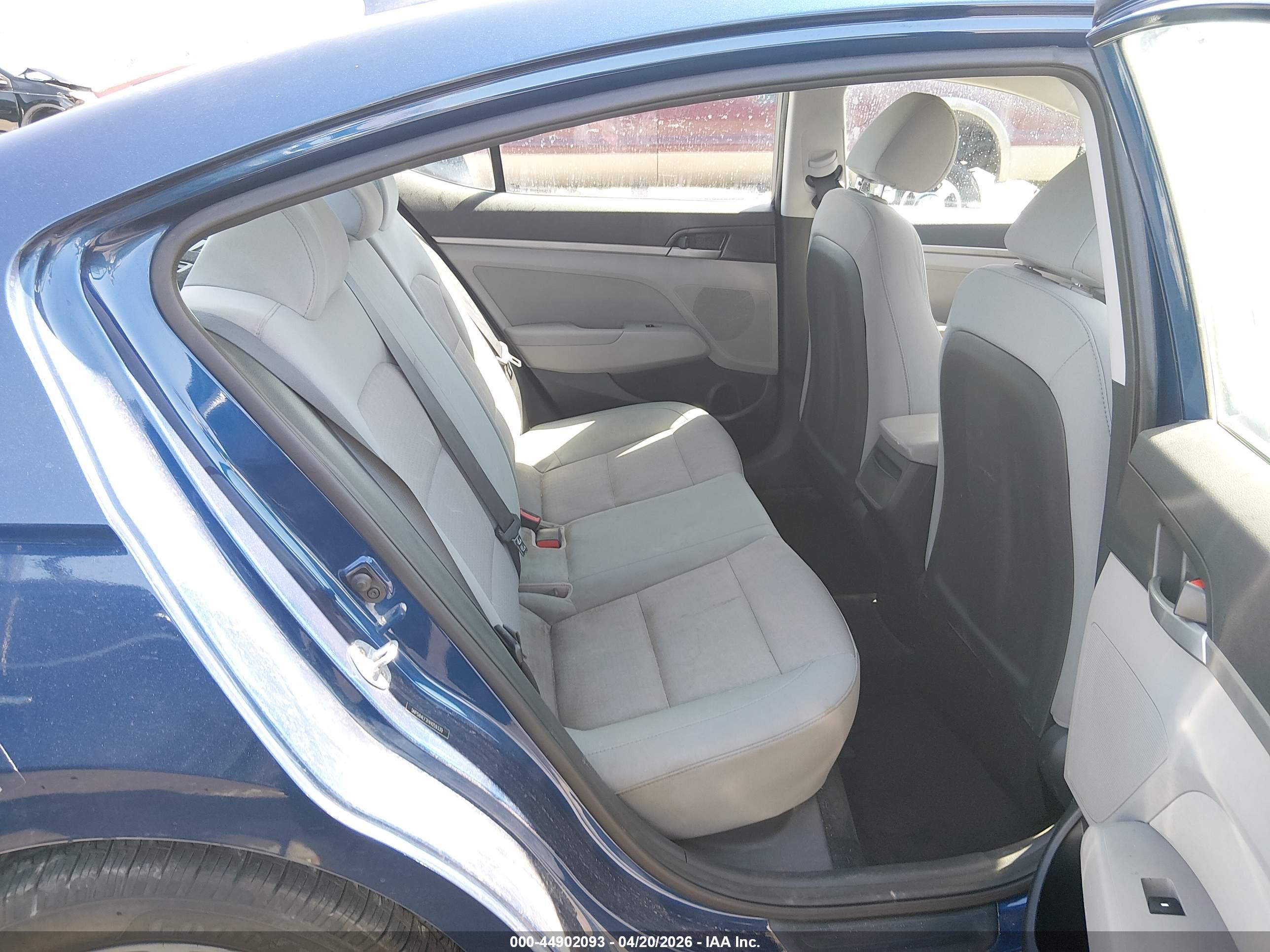HYUNDAI ELANTRA image 8