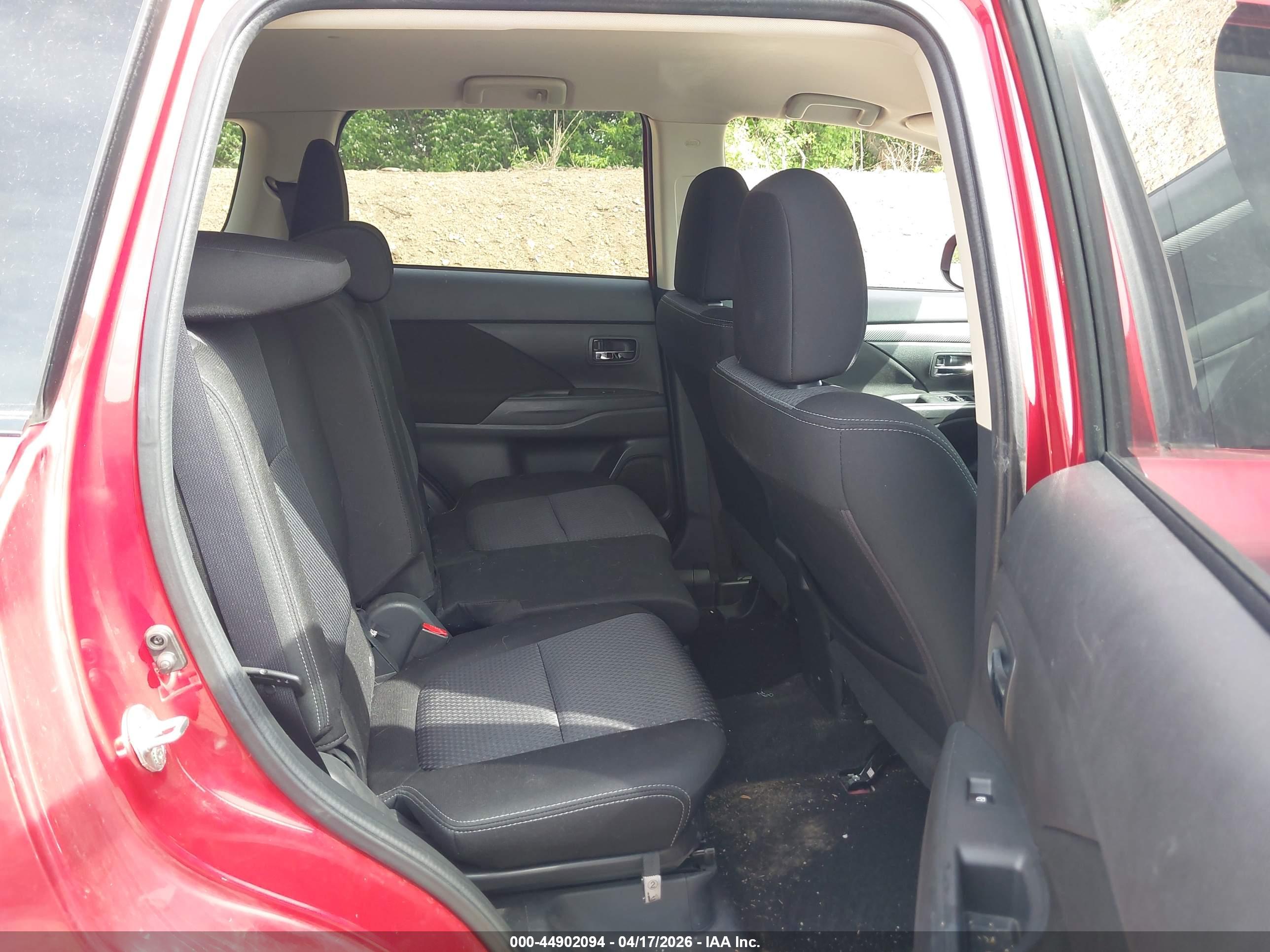 MITSUBISHI OUTLANDER image 8