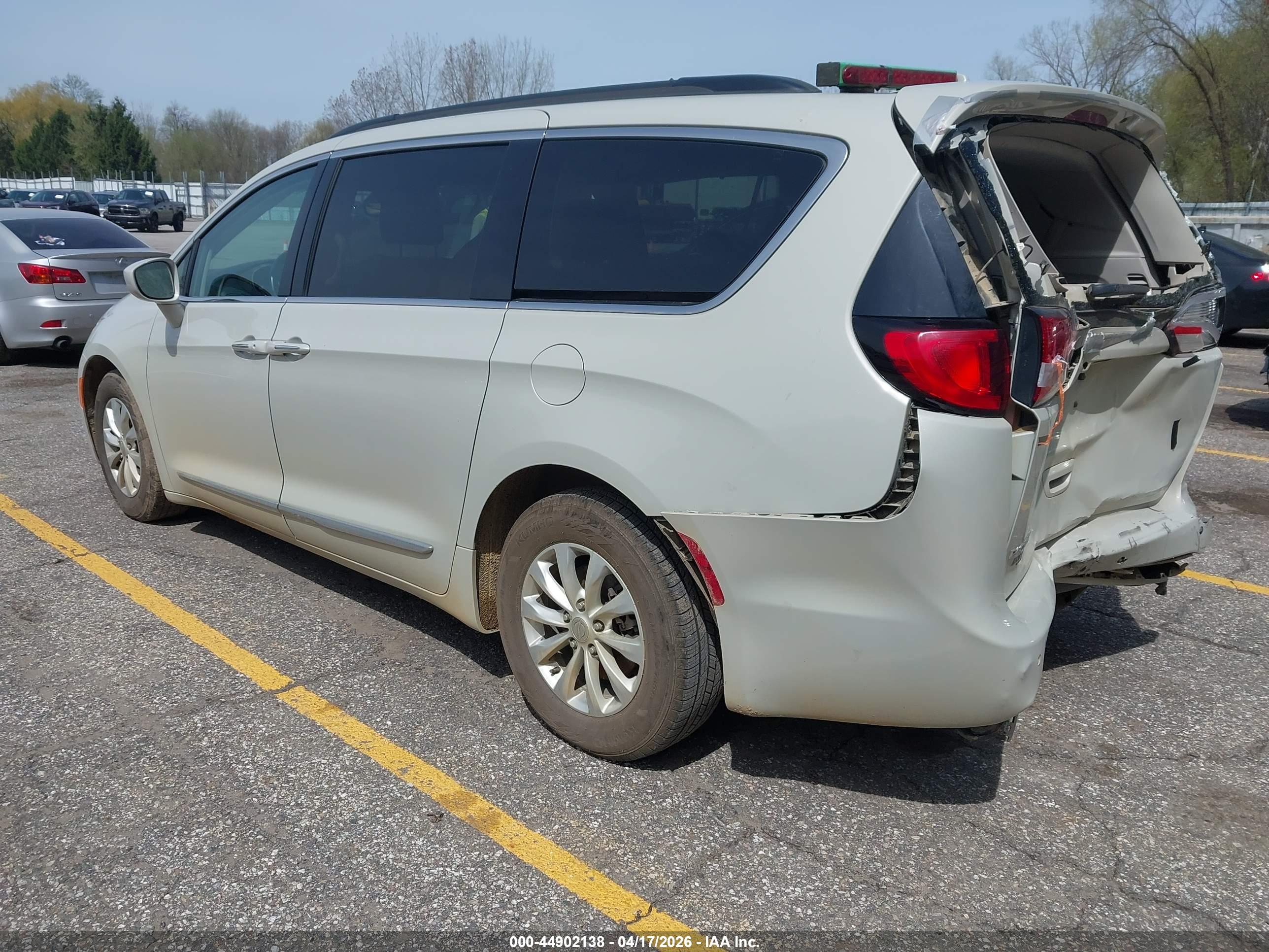 CHRYSLER PACIFICA image 3