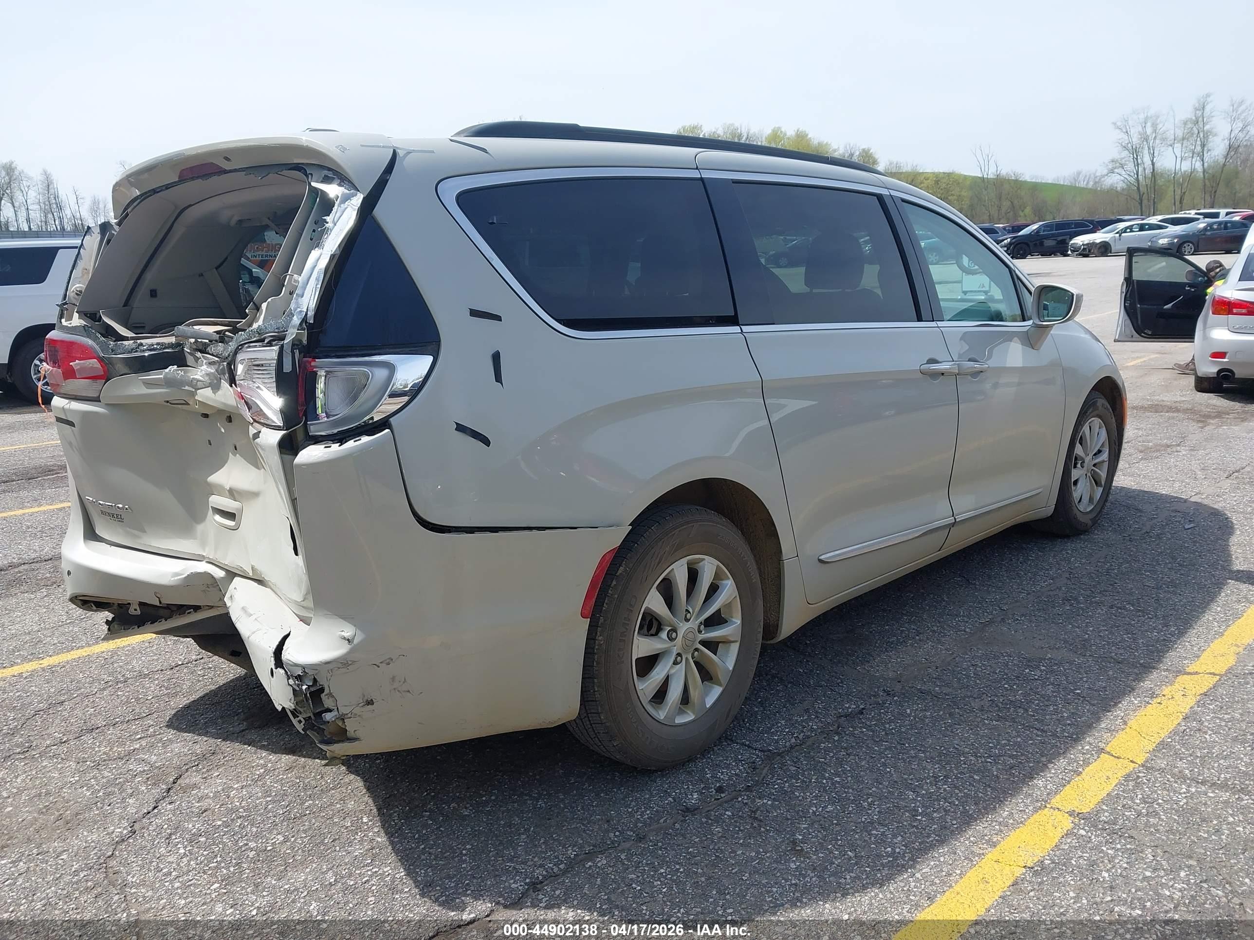 CHRYSLER PACIFICA image 4
