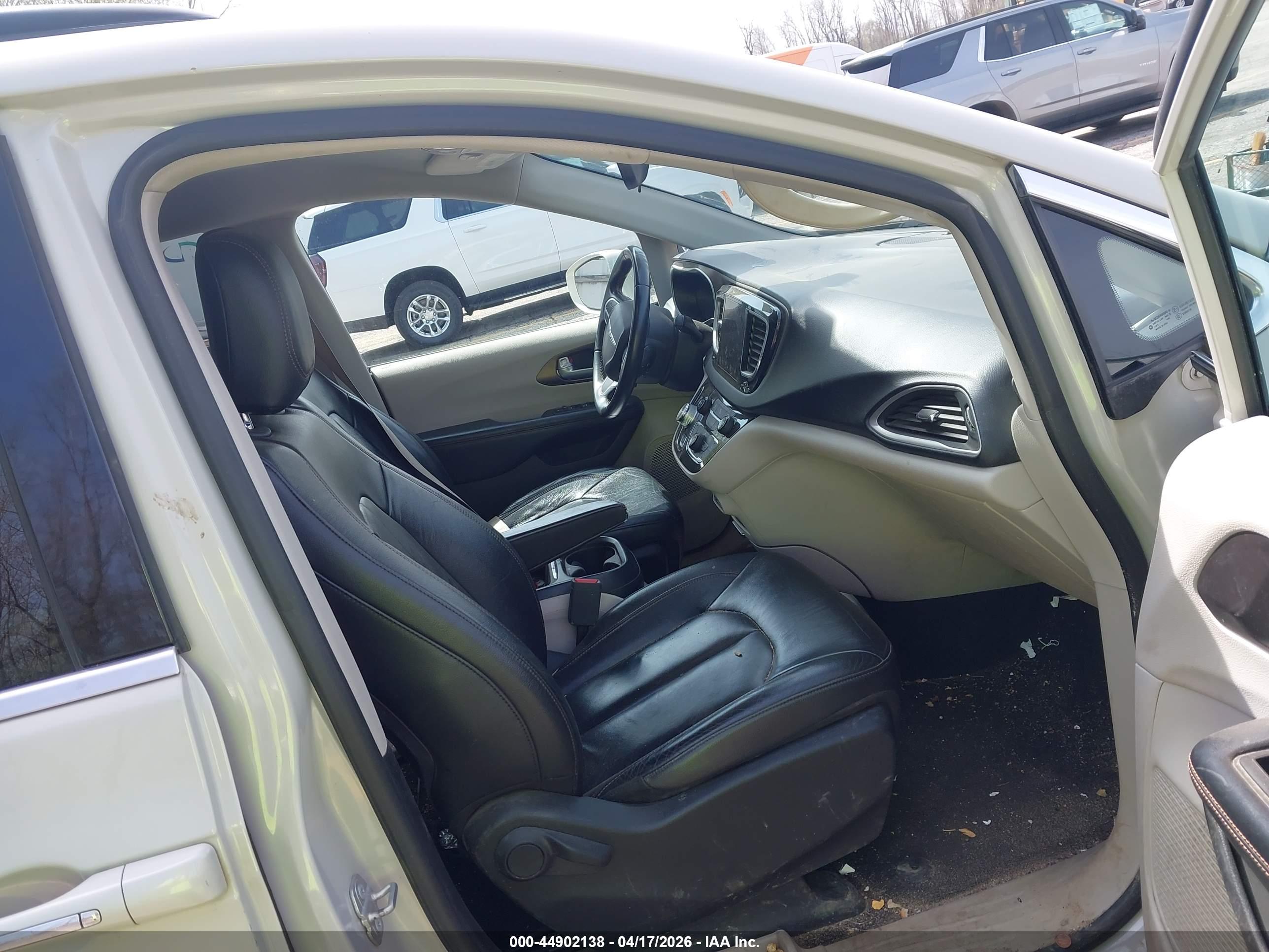 CHRYSLER PACIFICA image 5