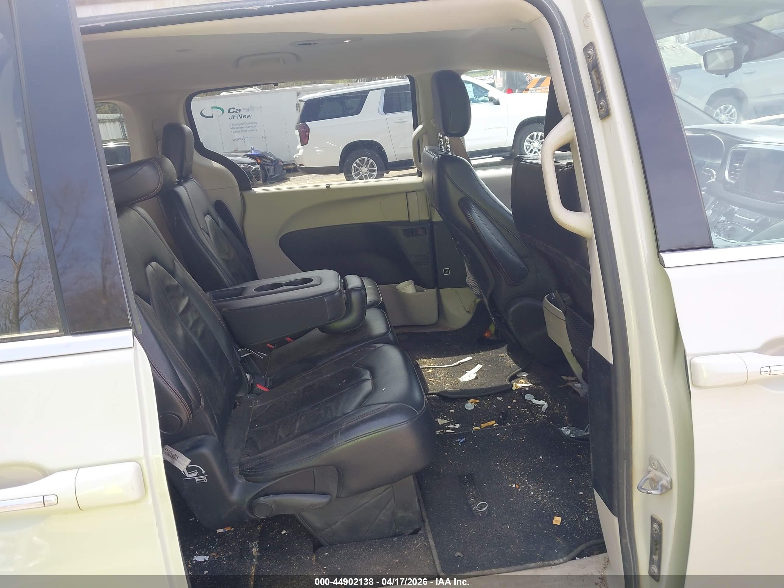 CHRYSLER PACIFICA image 8