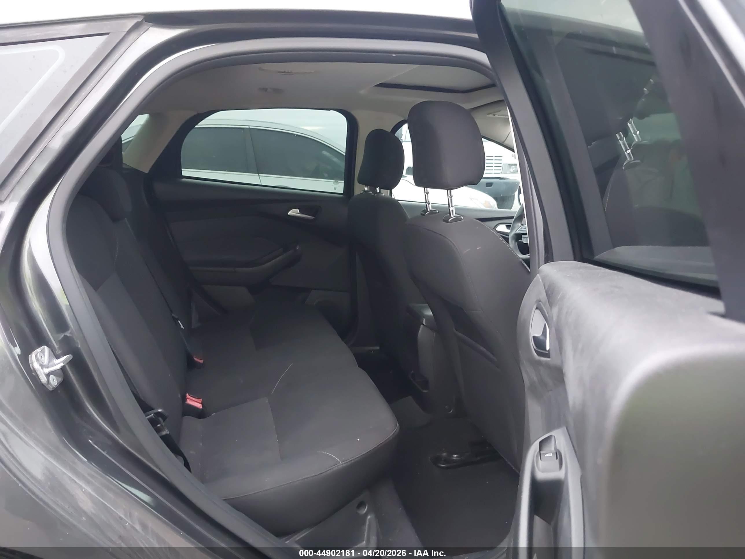 FORD FOCUS image 8