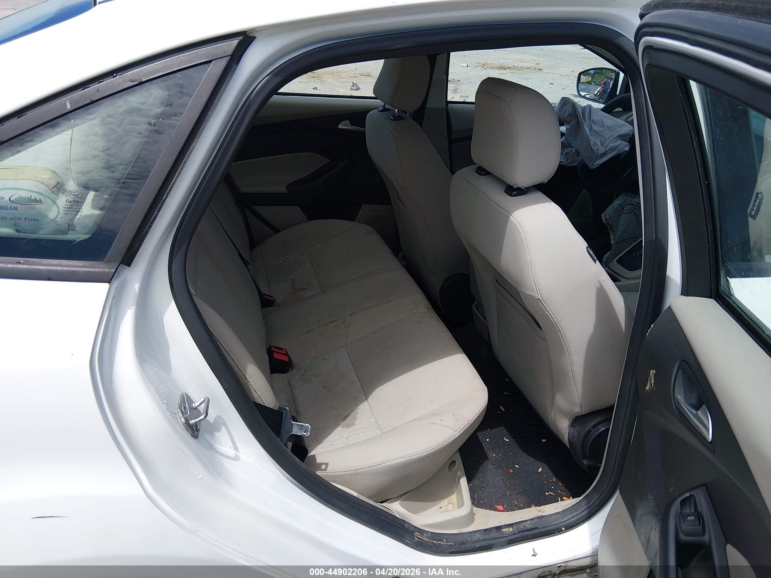 FORD FOCUS image 8