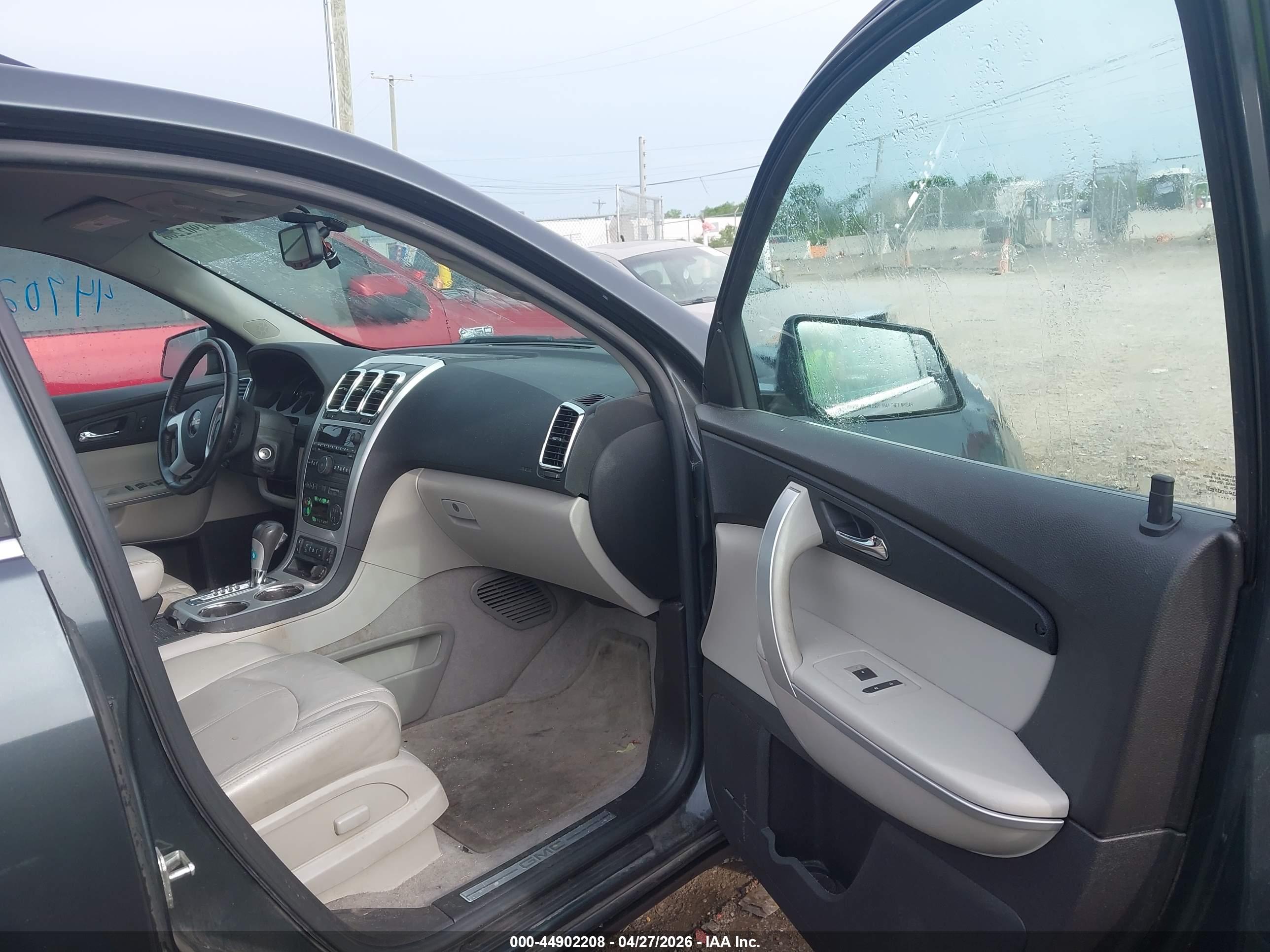 GMC ACADIA image 5