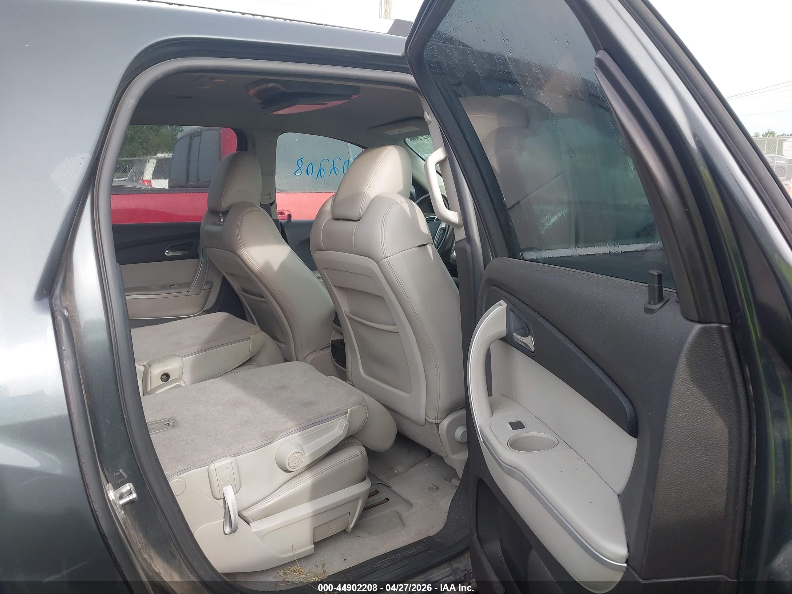 GMC ACADIA image 8