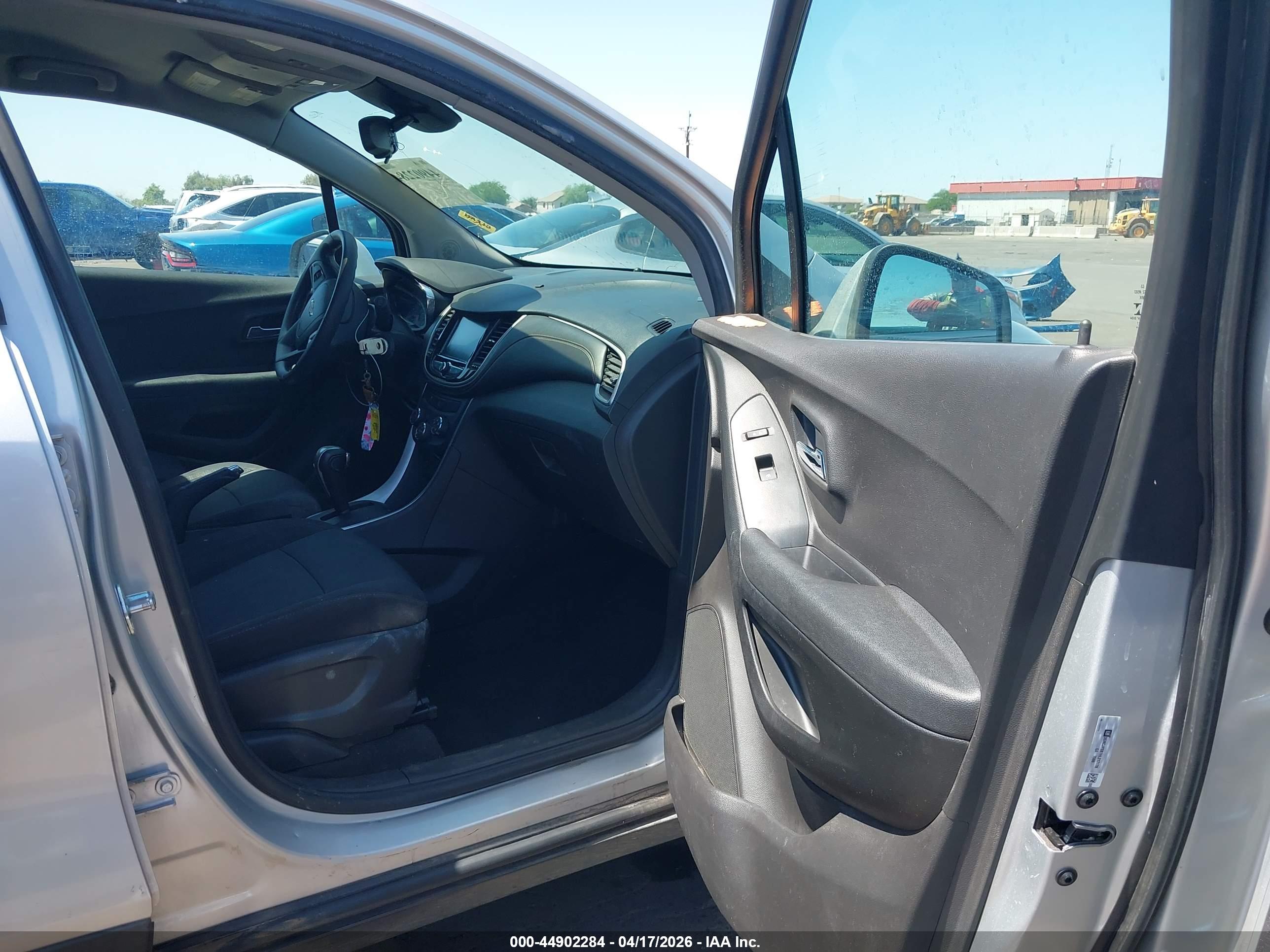 CHEVROLET TRAX image 5