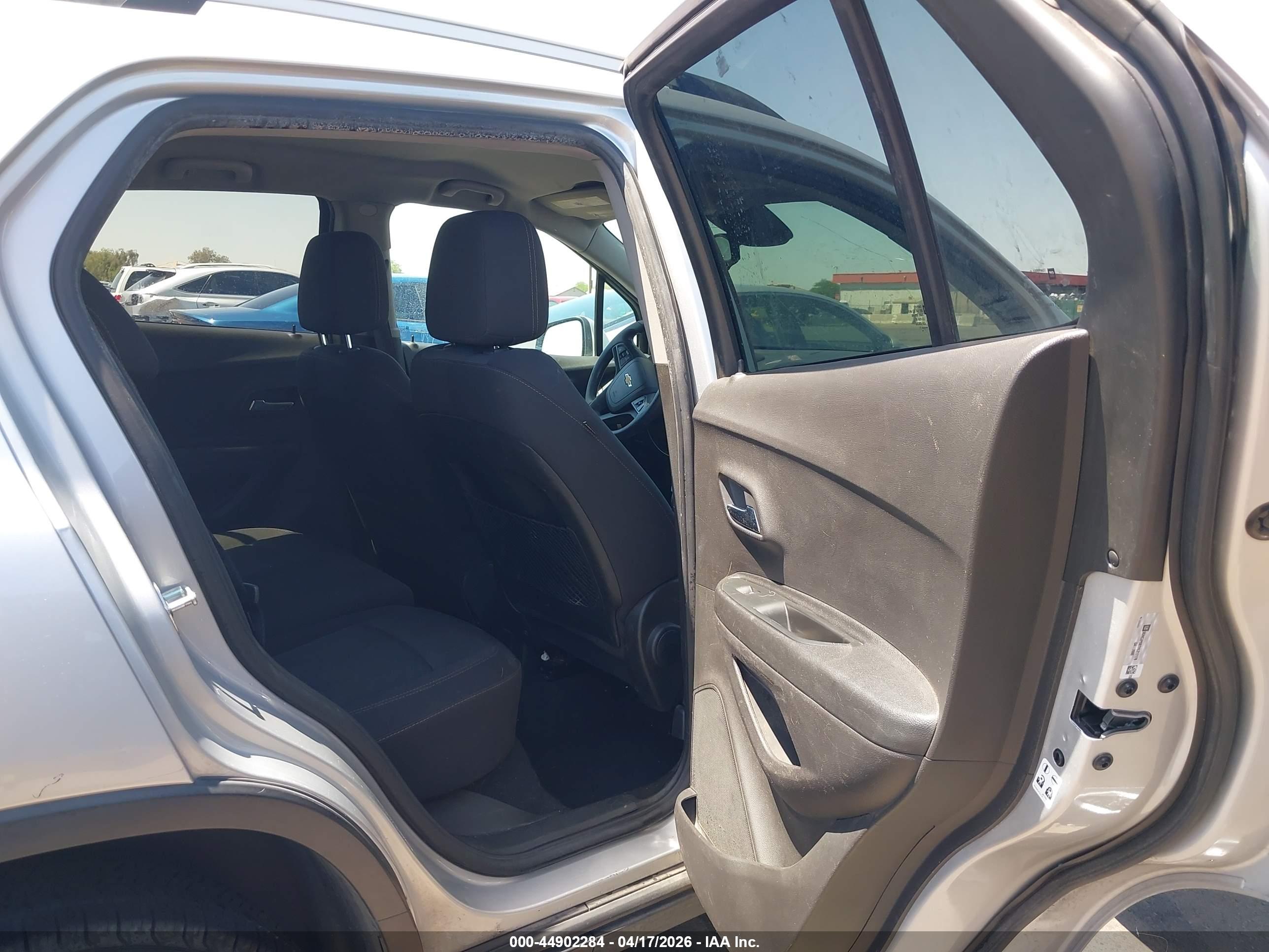 CHEVROLET TRAX image 8