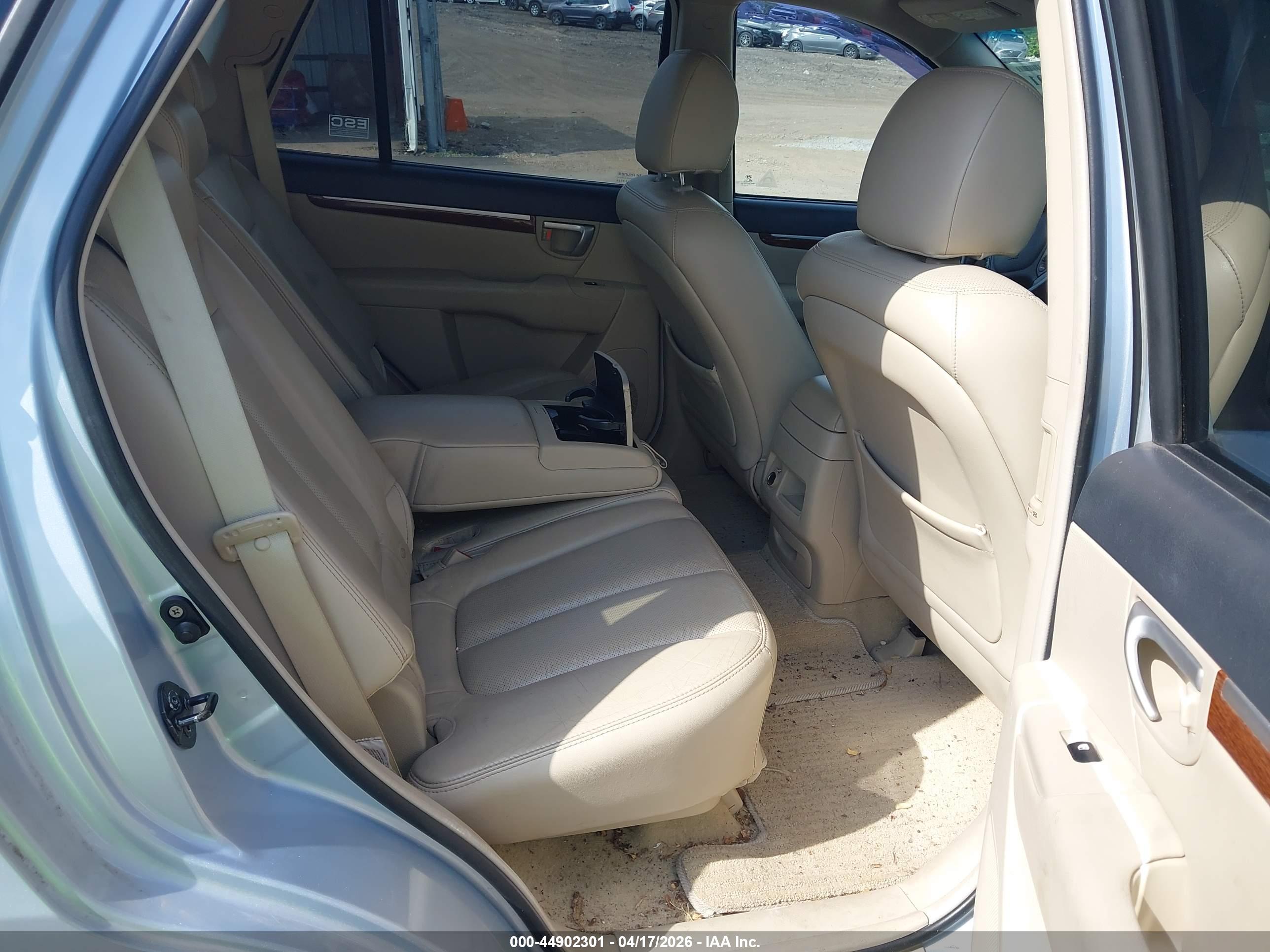 HYUNDAI SANTA image 8