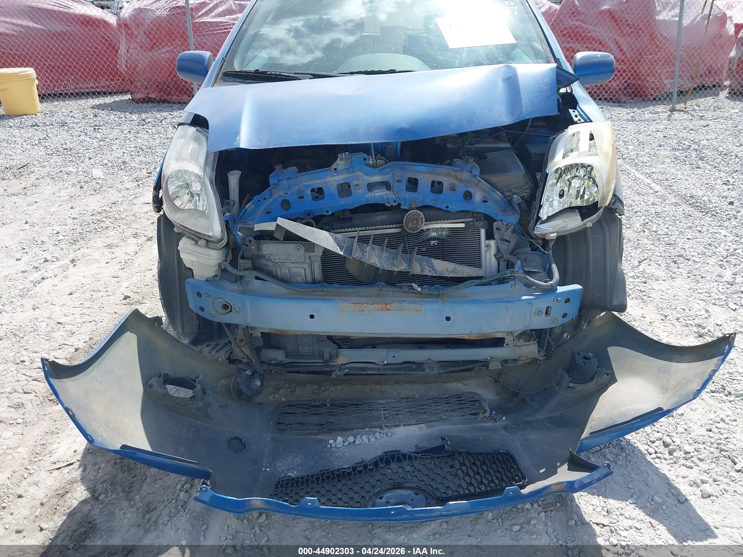 TOYOTA YARIS image 6