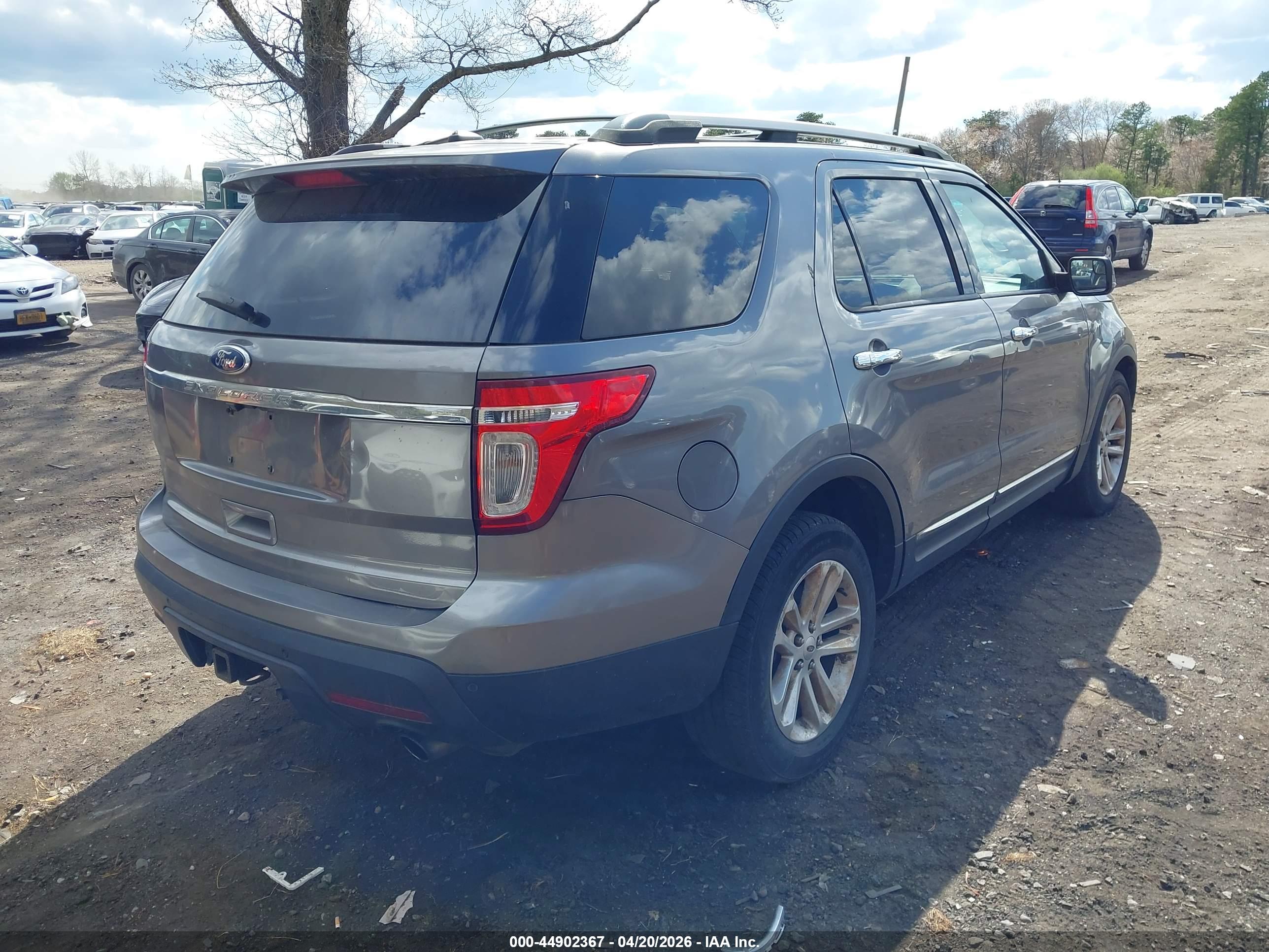 FORD EXPLORER image 4