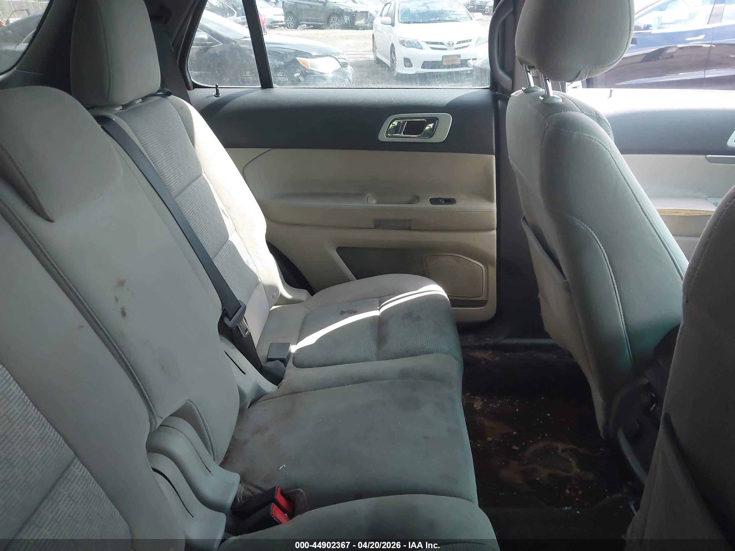 FORD EXPLORER image 8
