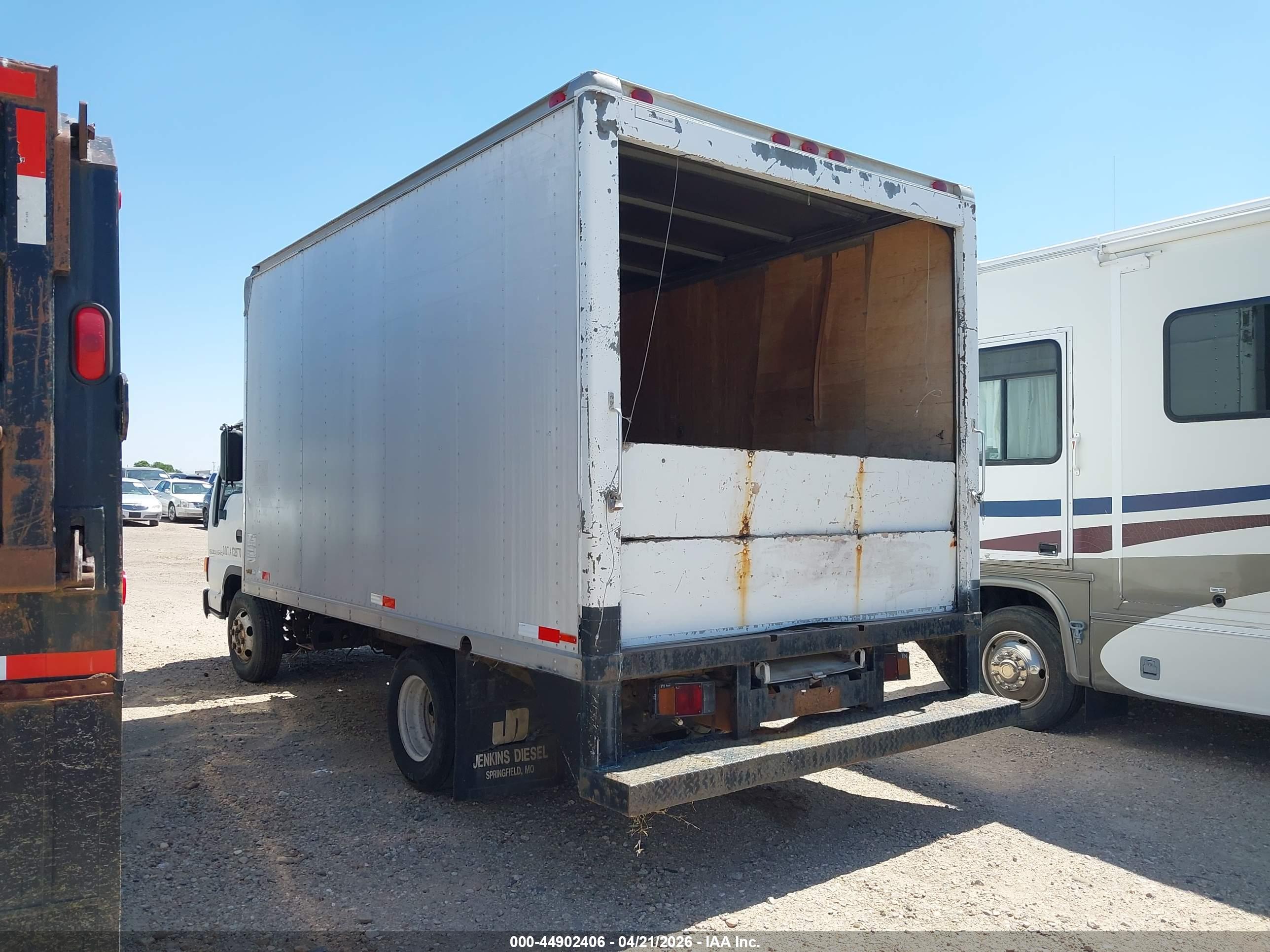 ISUZU NPR image 3