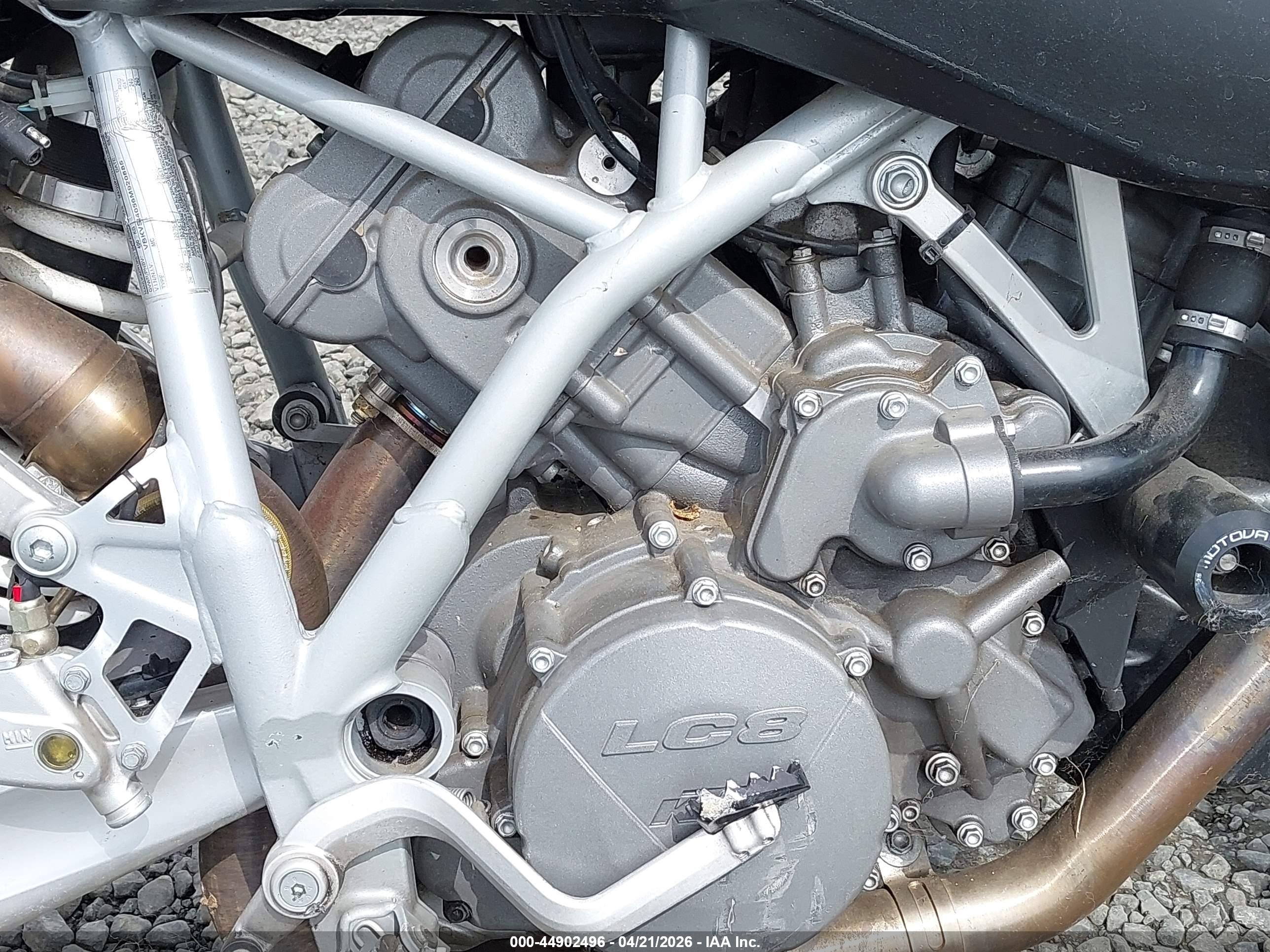 KTM 950 image 8