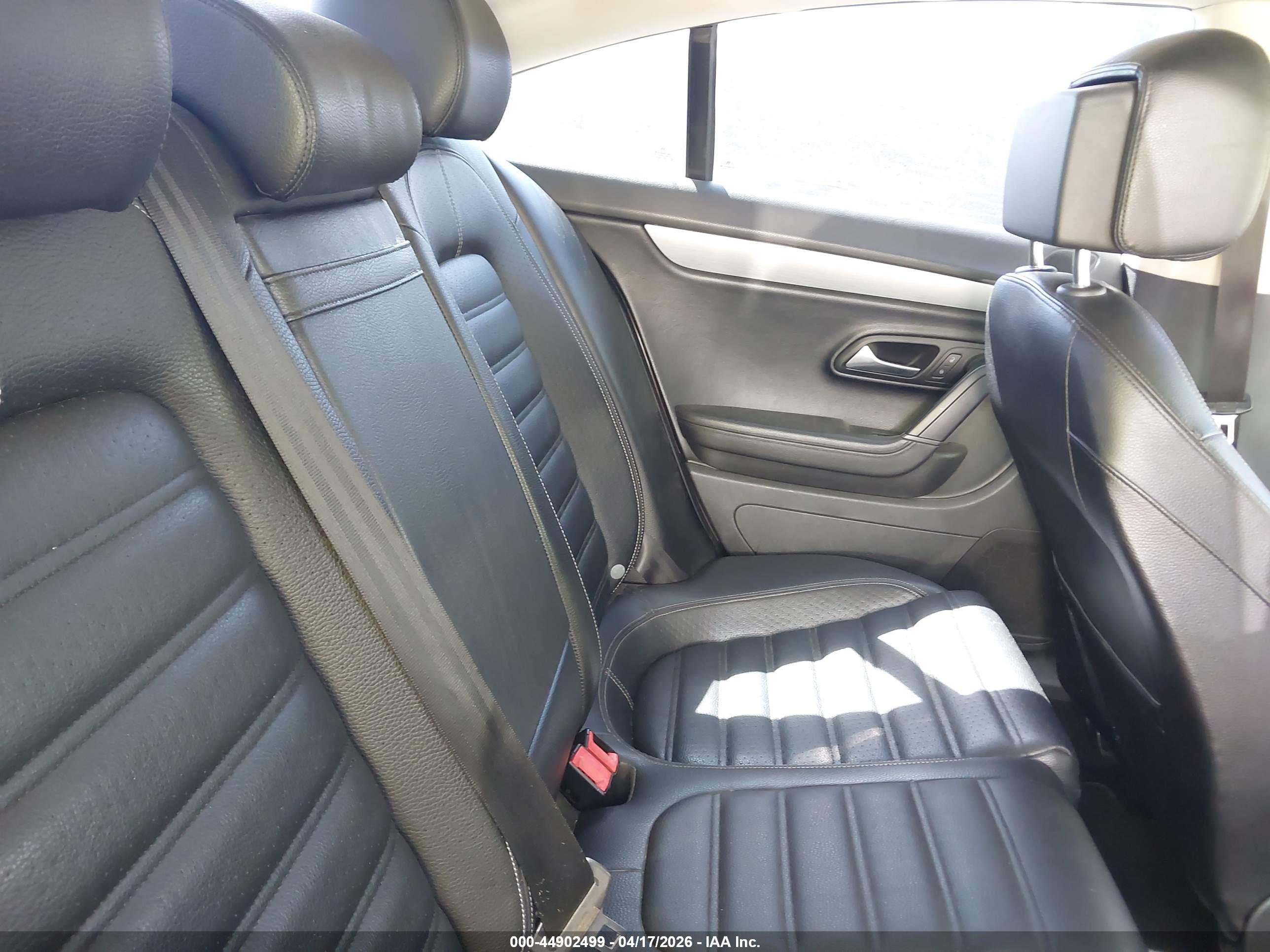 VOLKSWAGEN CC image 8