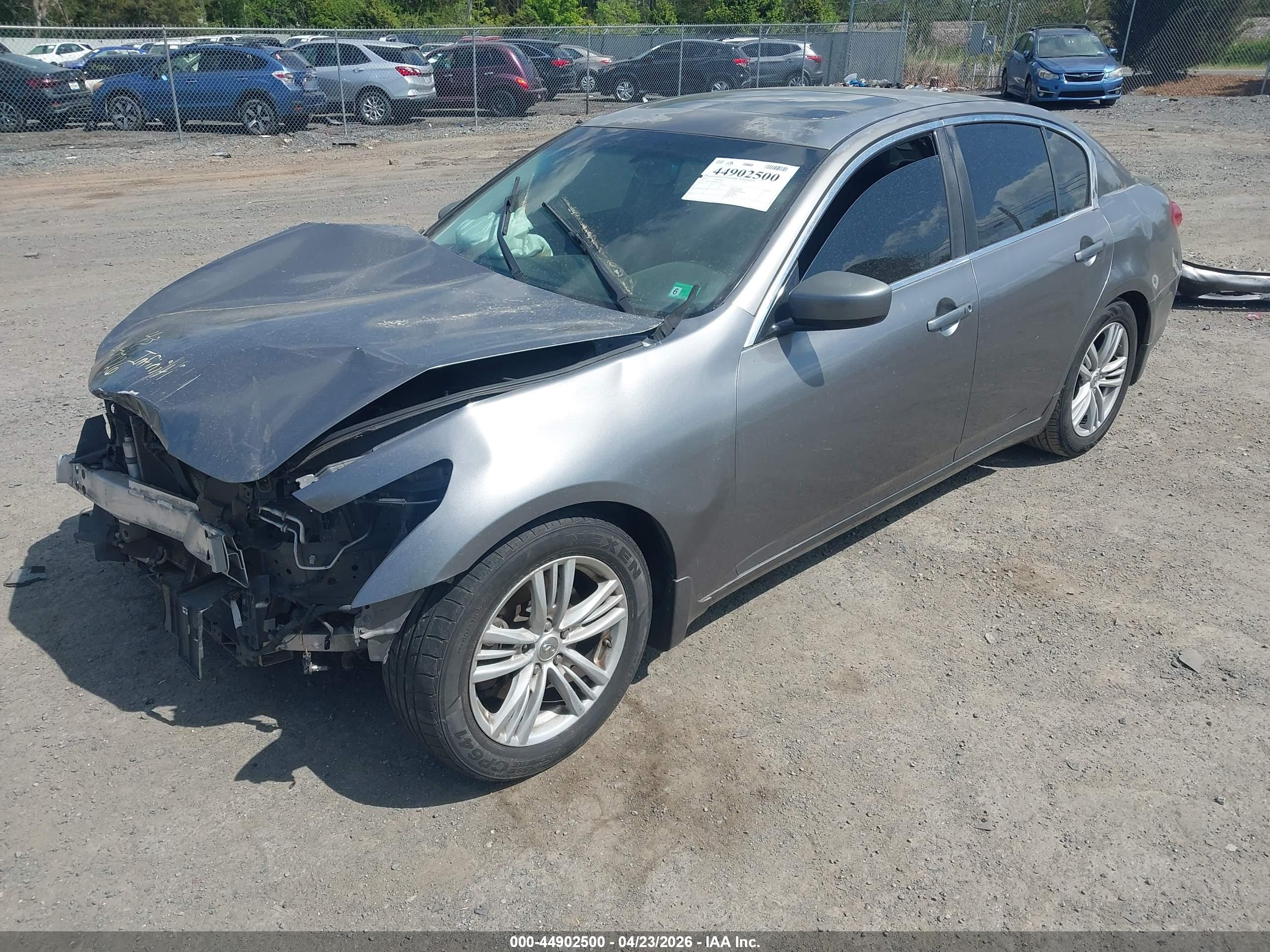 INFINITI G37 image 2