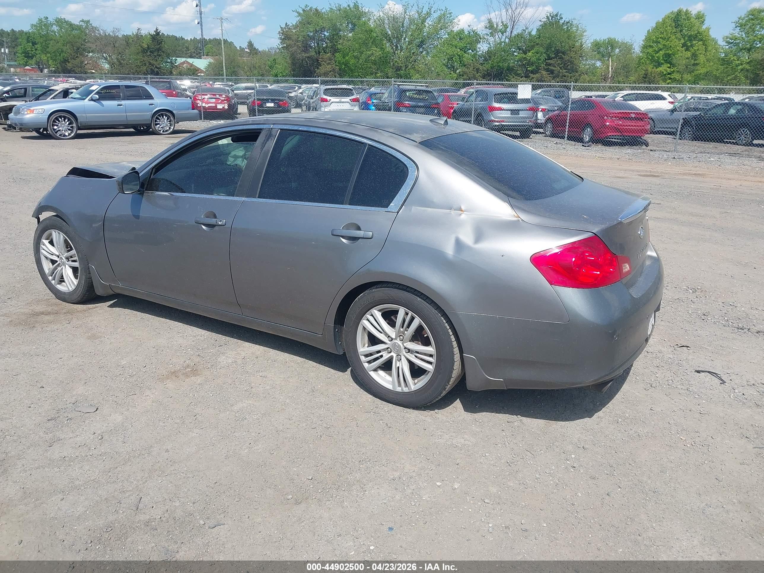 INFINITI G37 image 3