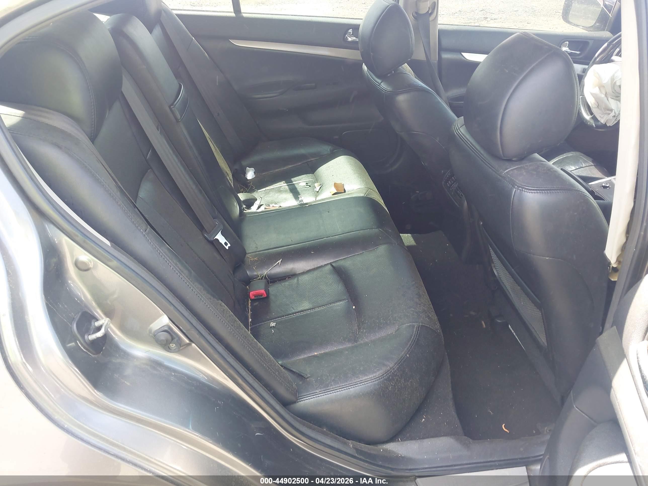 INFINITI G37 image 8