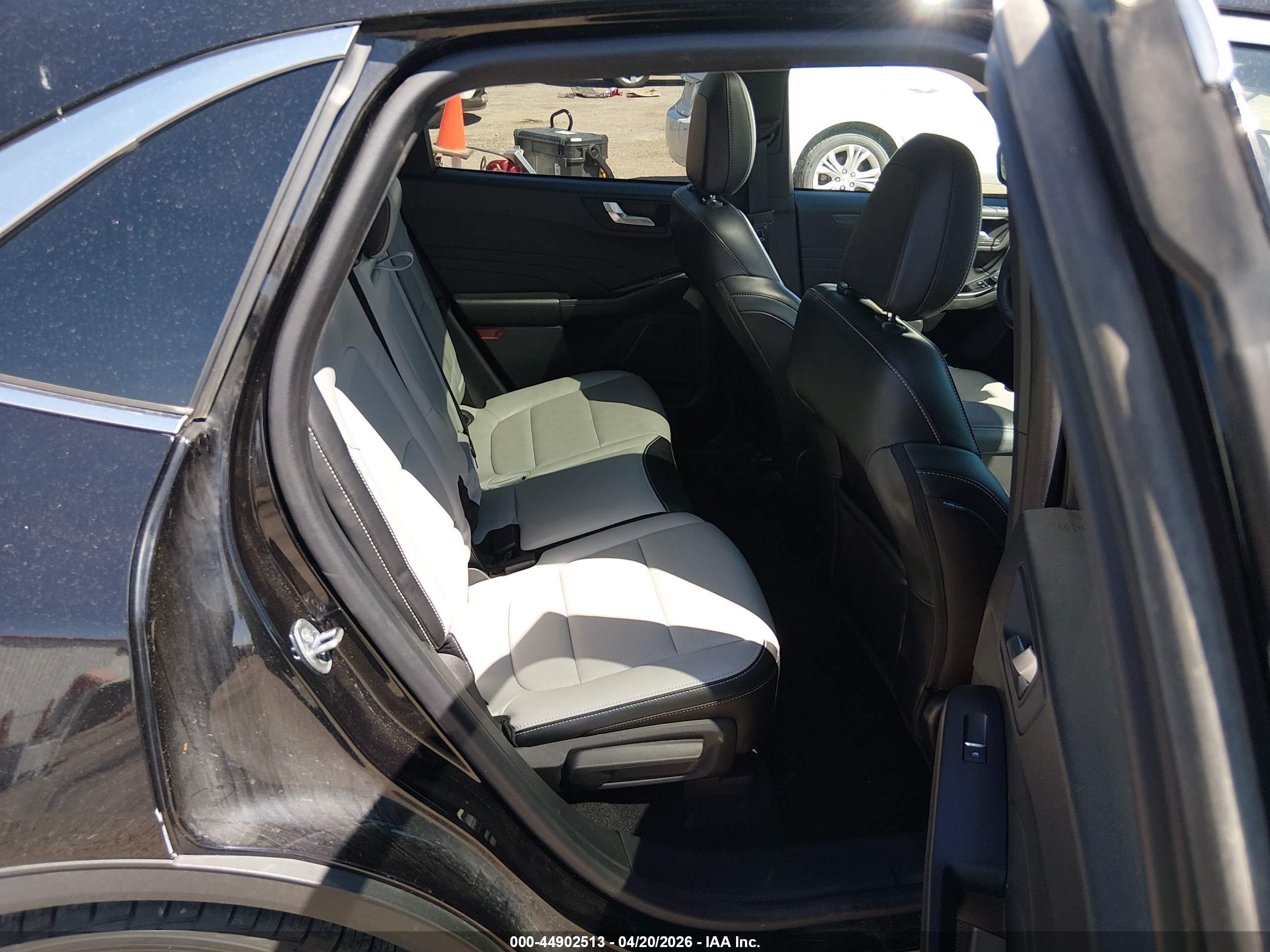 FORD ESCAPE image 8