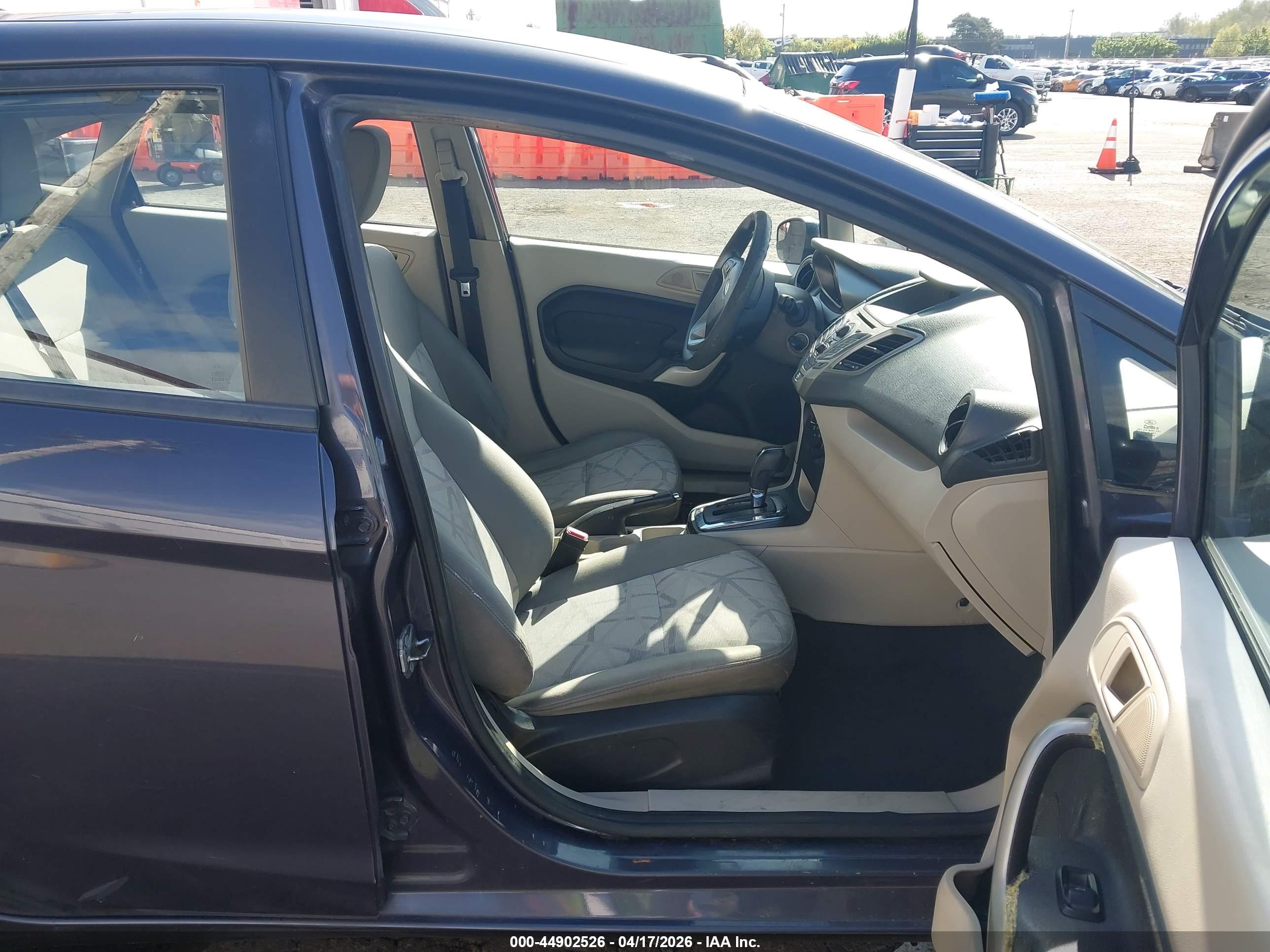 FORD FIESTA image 5