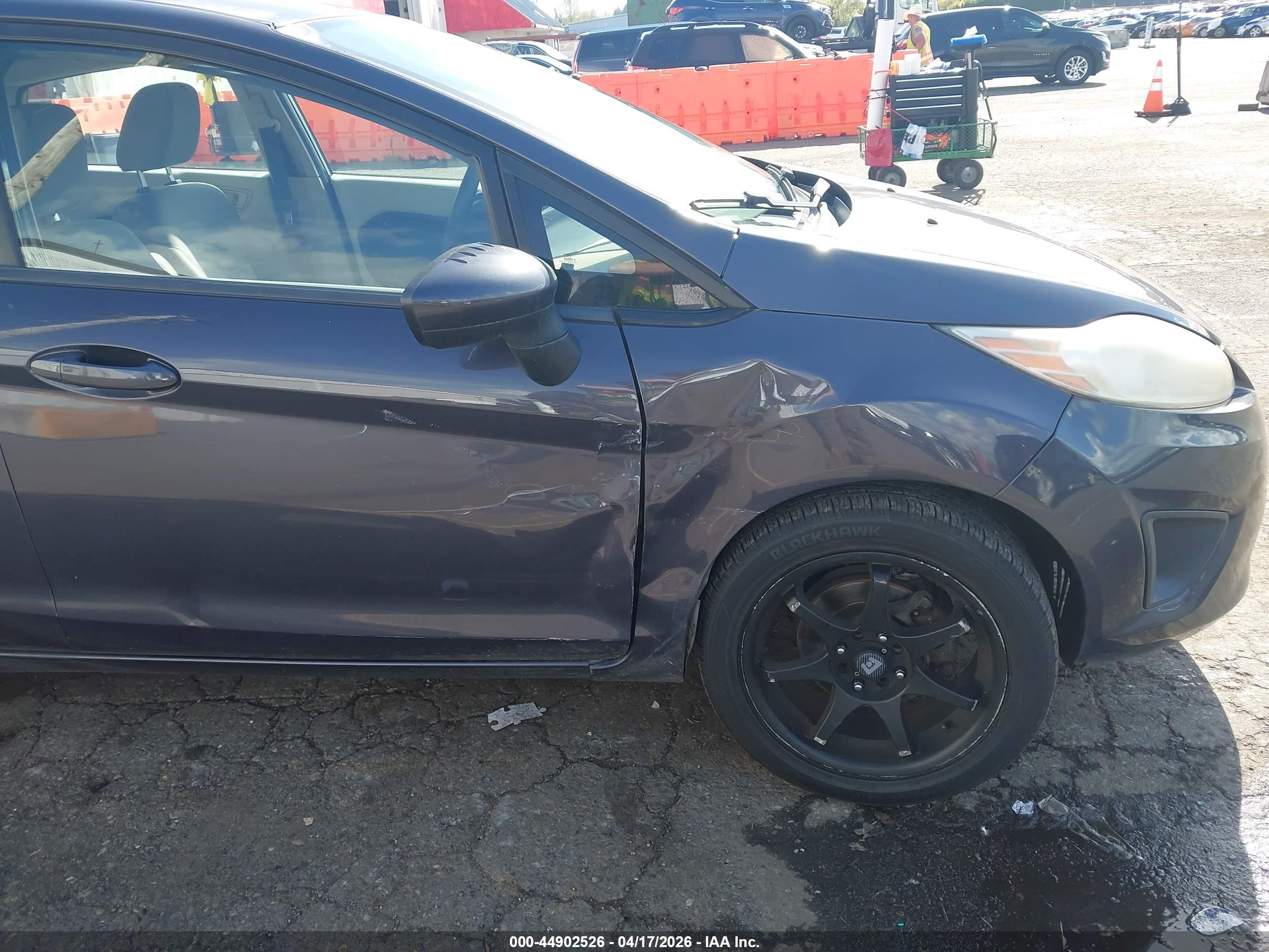 FORD FIESTA image 6