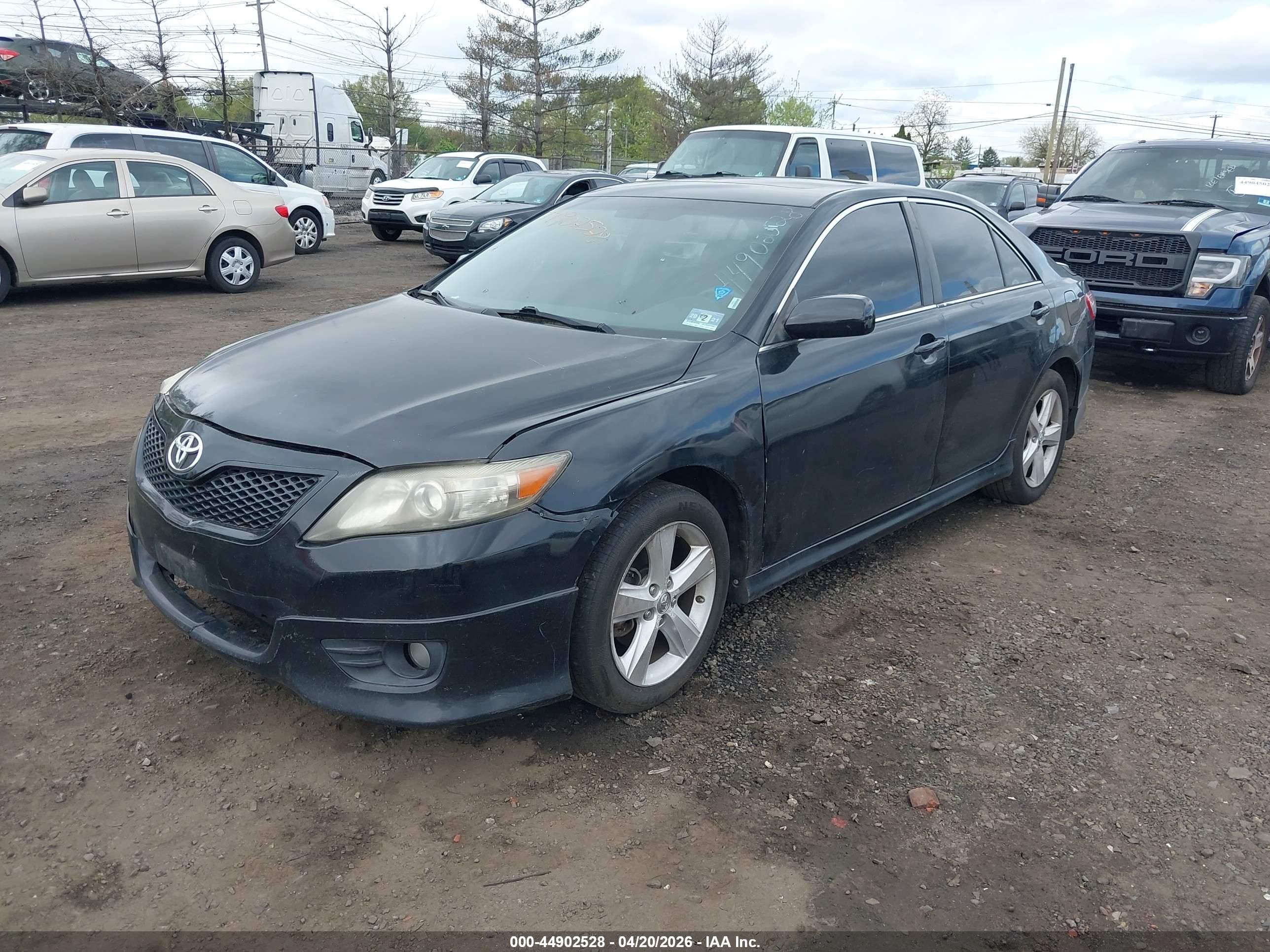 TOYOTA CAMRY image 2