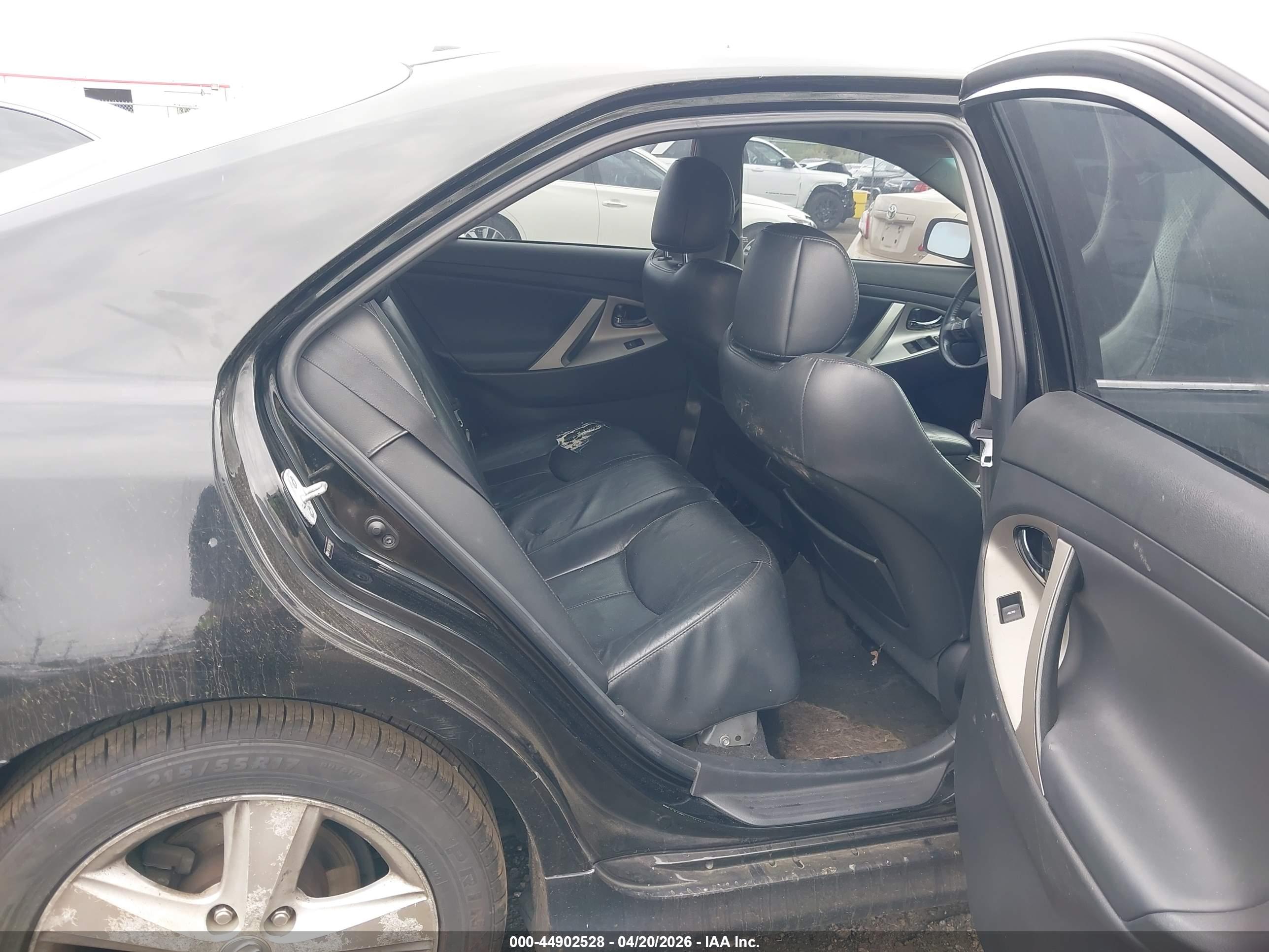 TOYOTA CAMRY image 8