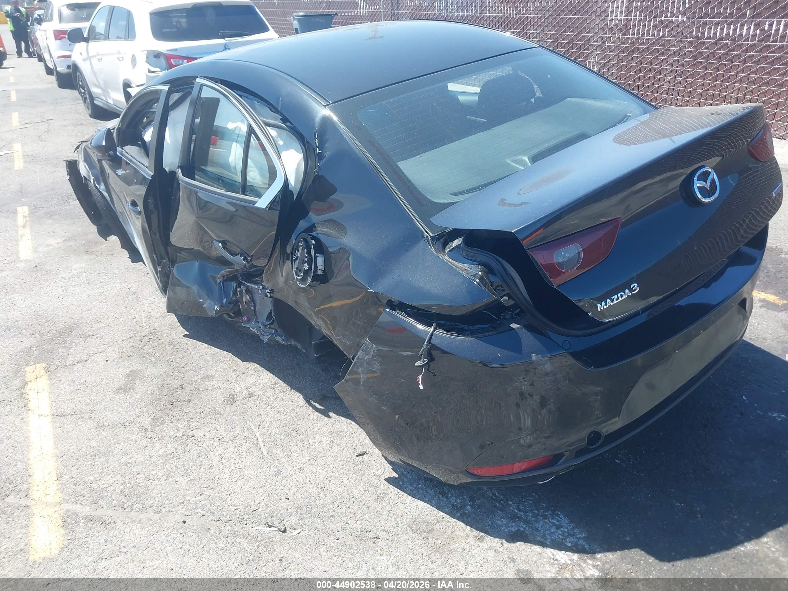 MAZDA MAZDA3 image 3