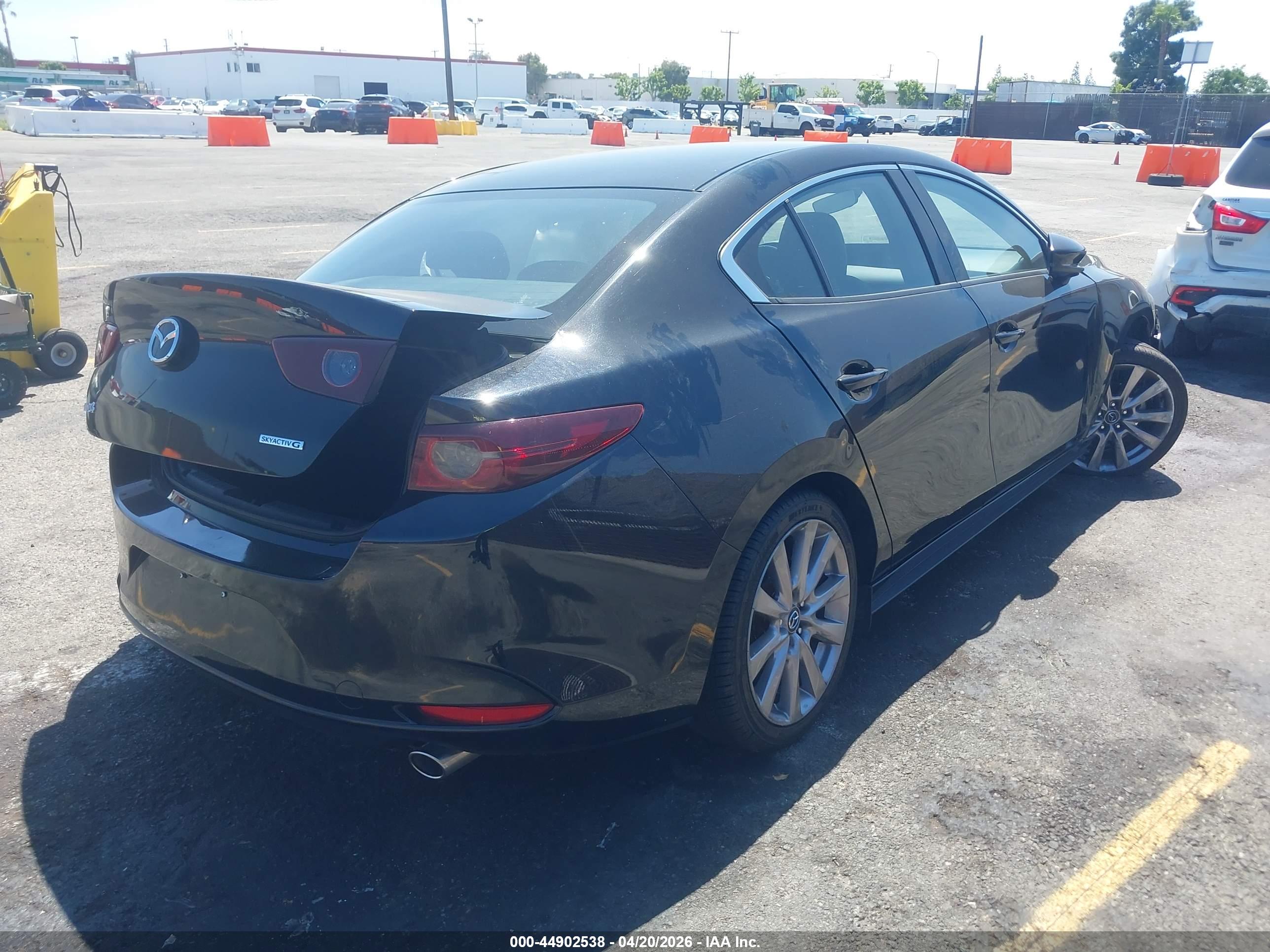 MAZDA MAZDA3 image 4