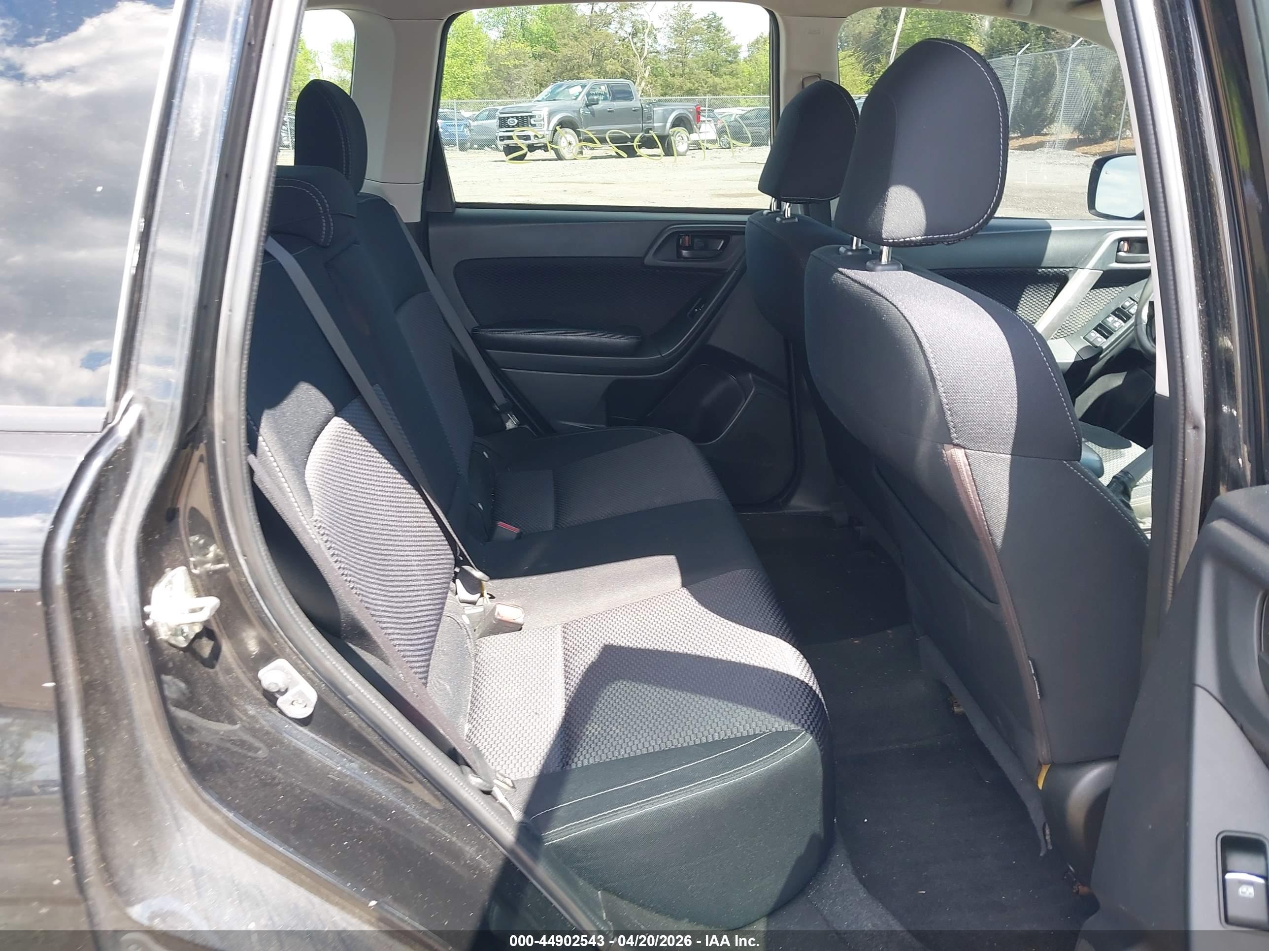SUBARU FORESTER image 8