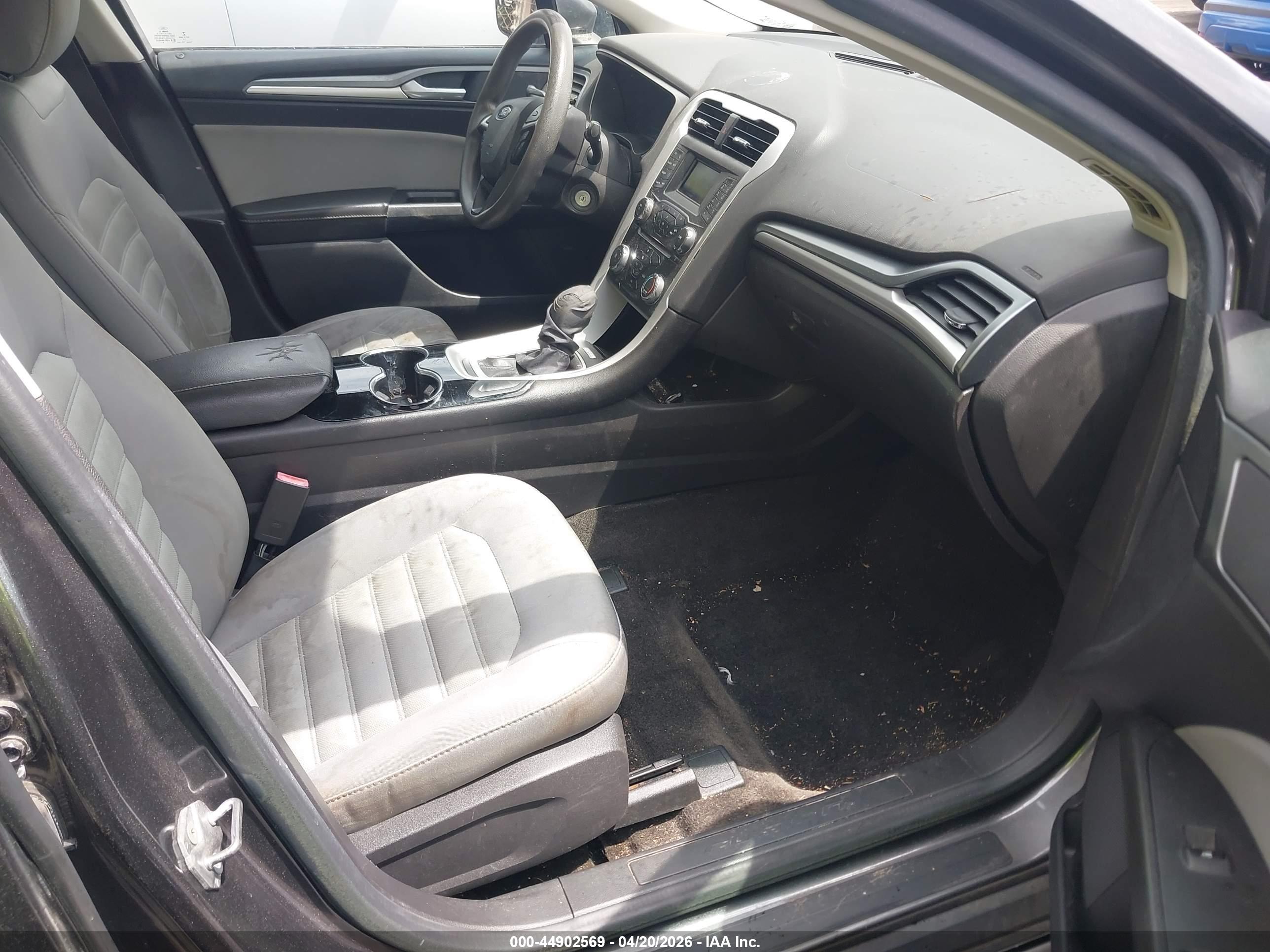 FORD FUSION image 5