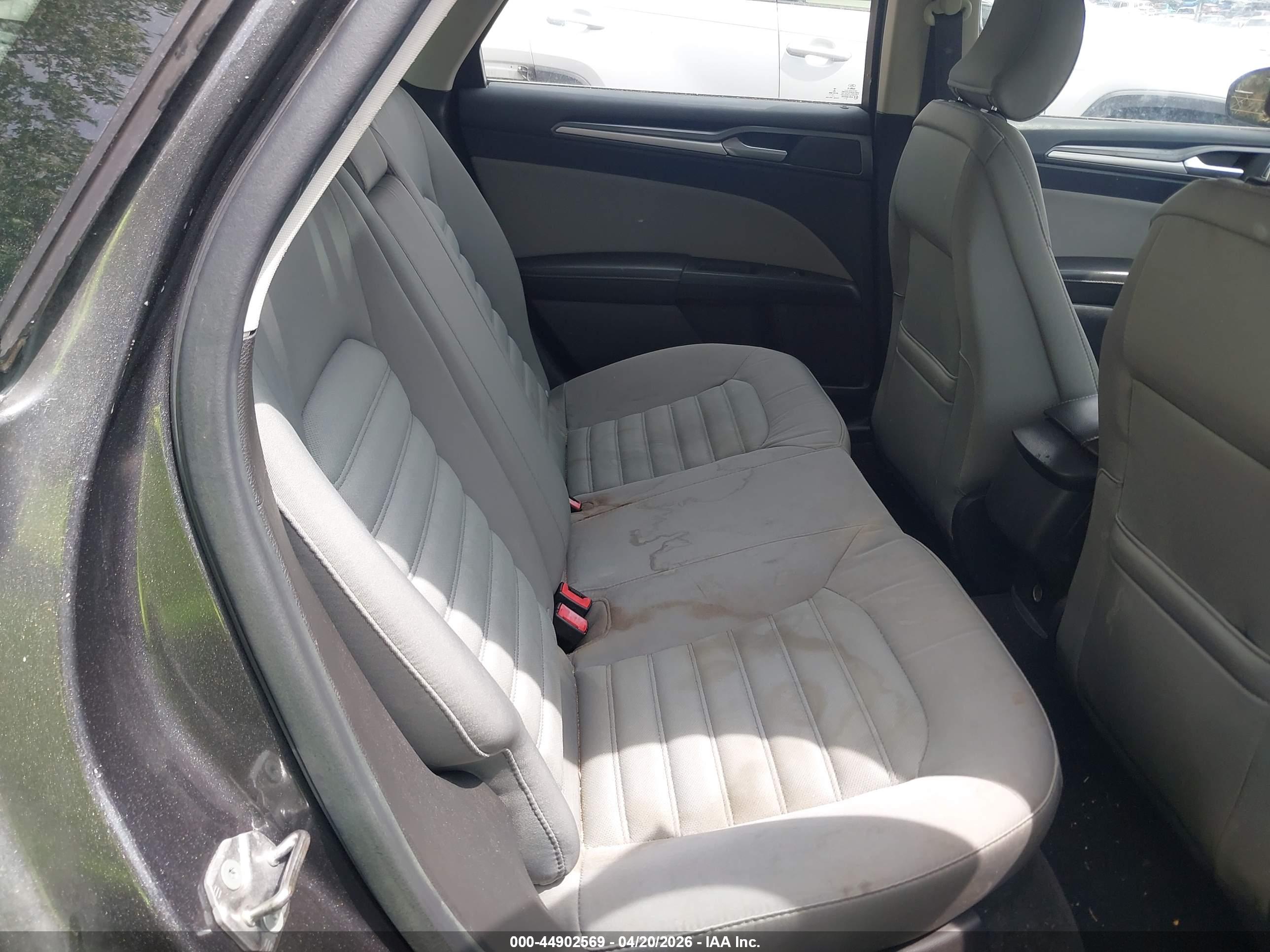 FORD FUSION image 8