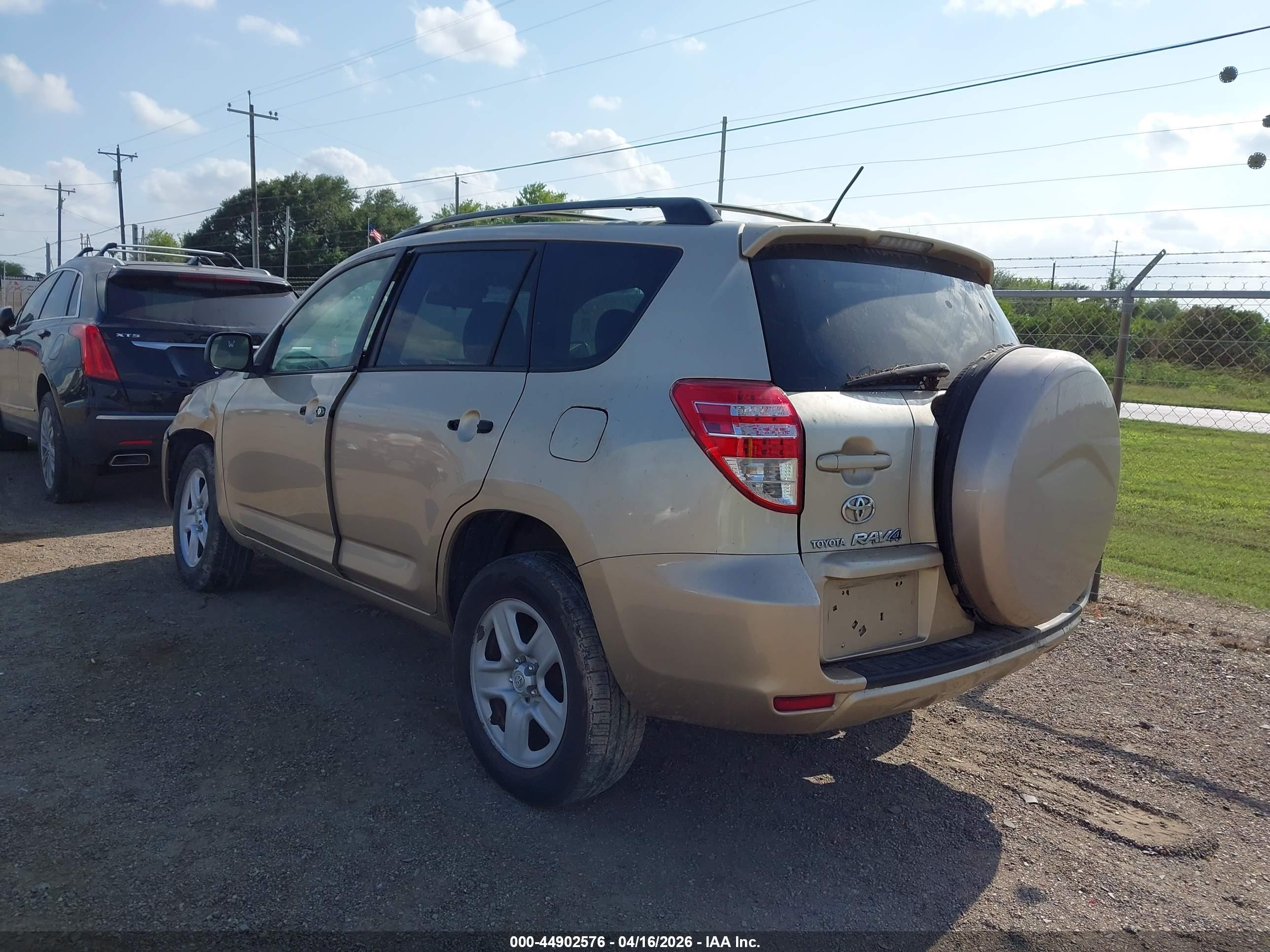 TOYOTA RAV4 image 3