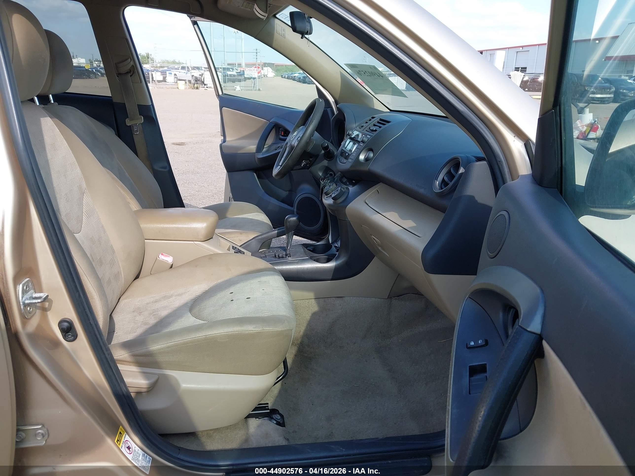 TOYOTA RAV4 image 5