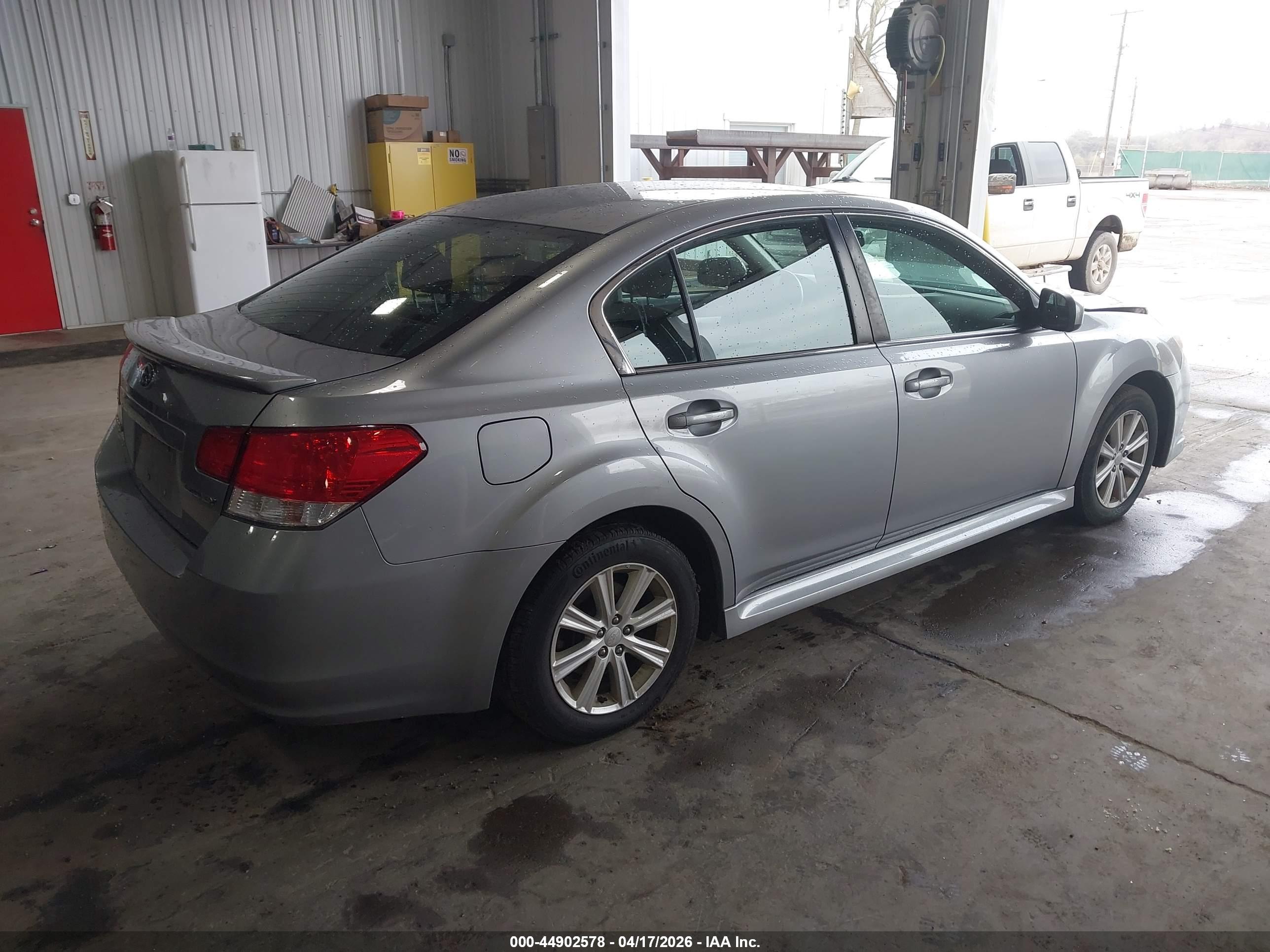 SUBARU LEGACY image 4
