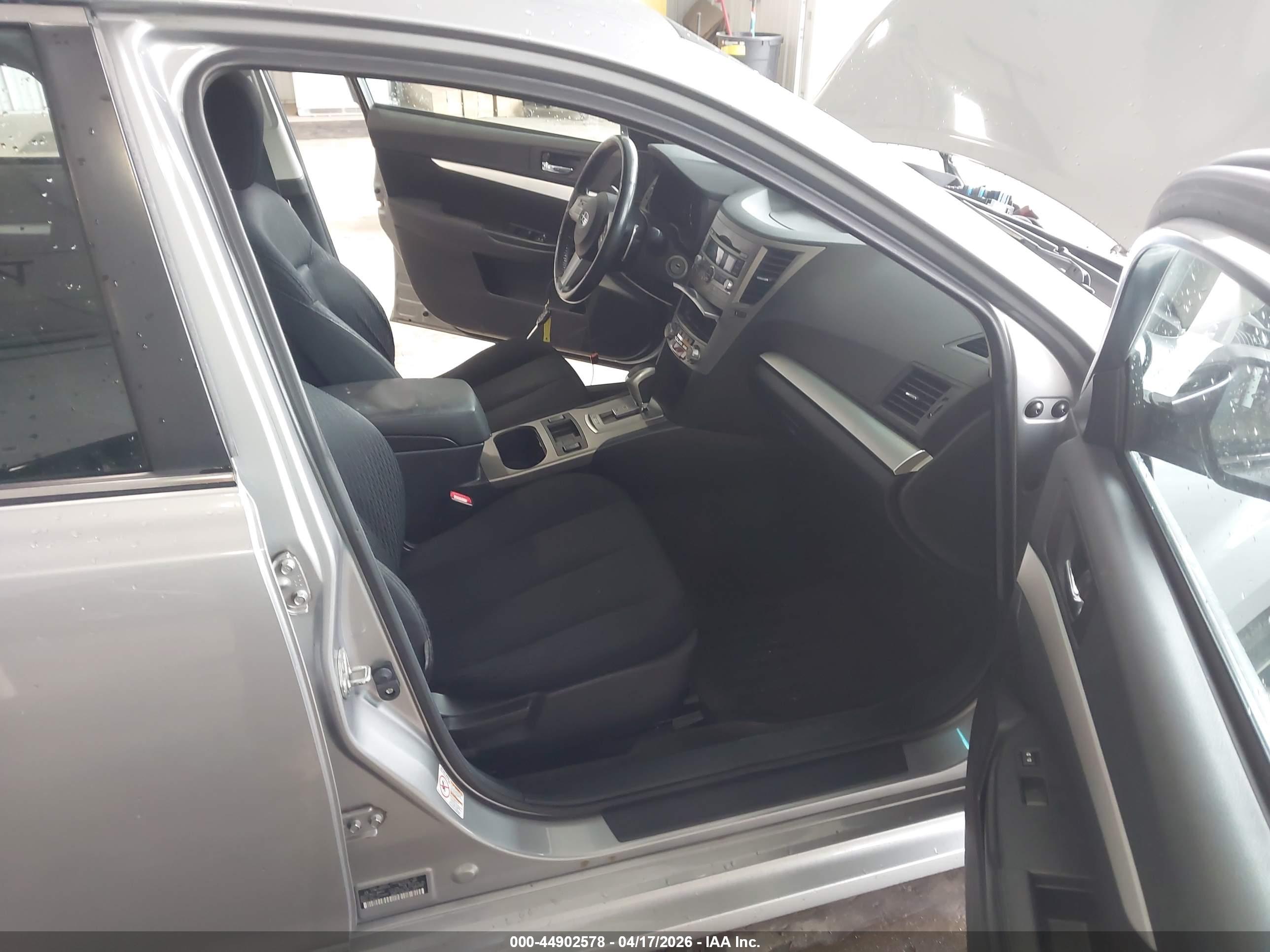 SUBARU LEGACY image 5