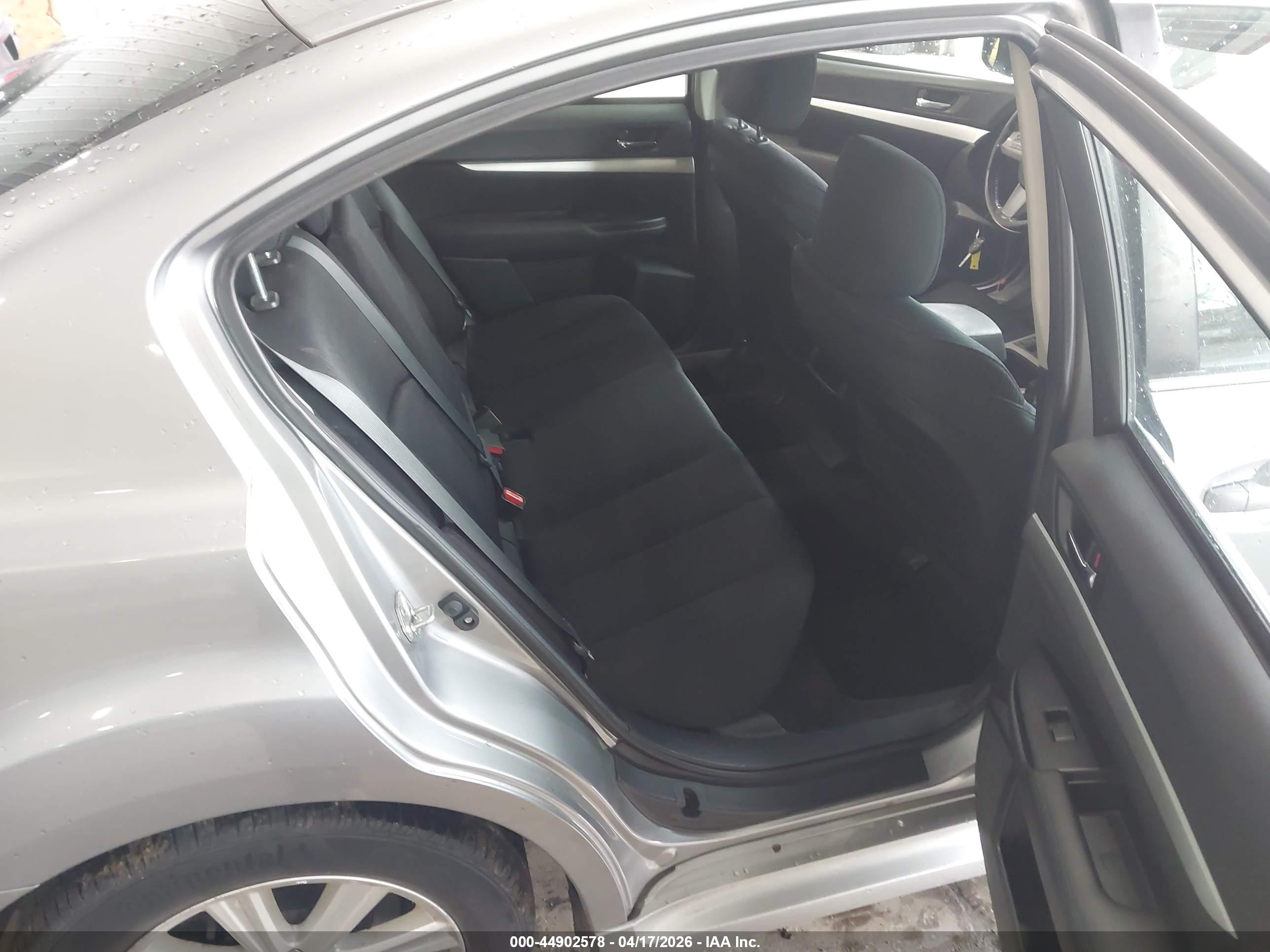 SUBARU LEGACY image 8