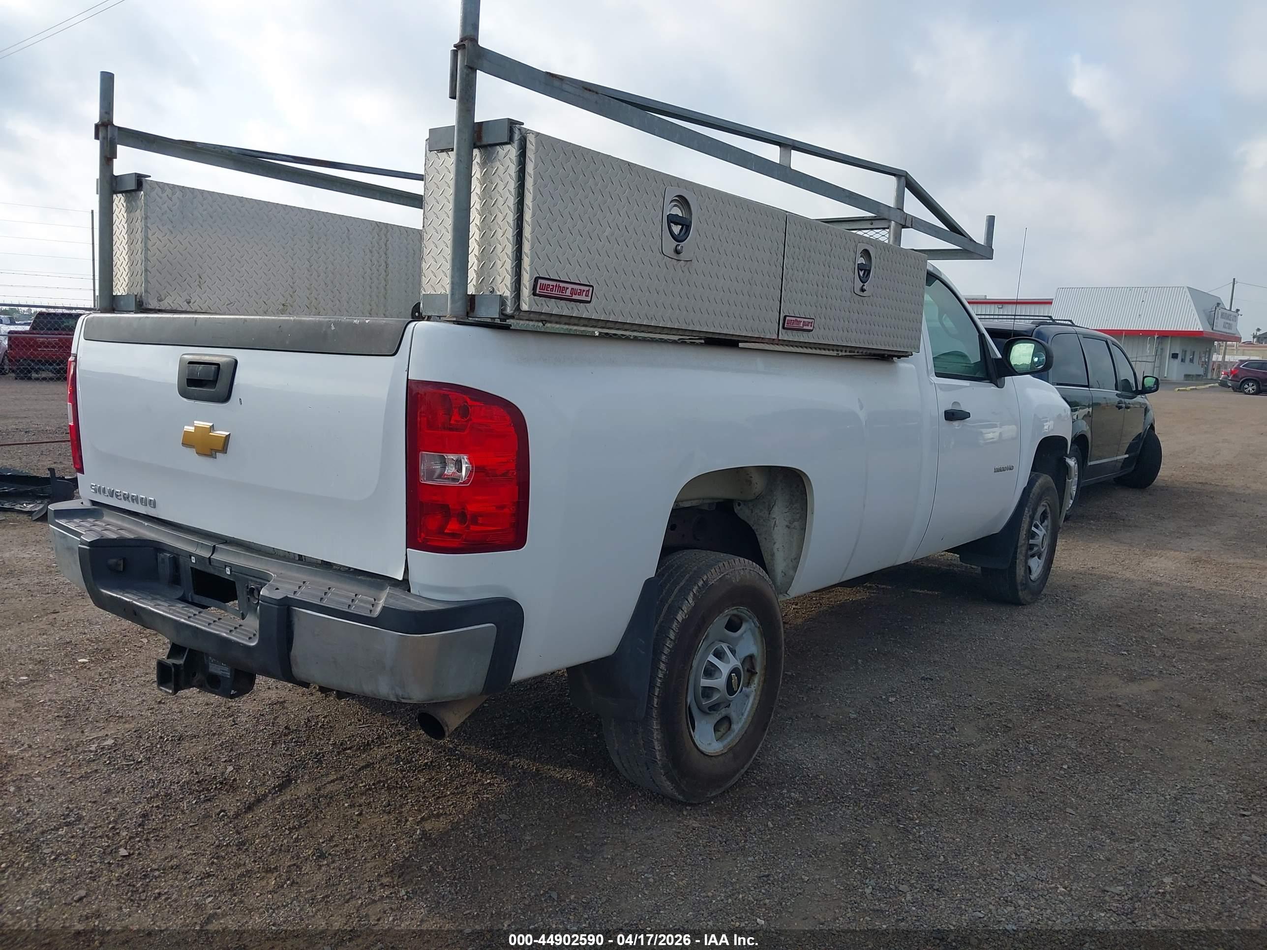 CHEVROLET SILVERADO image 4