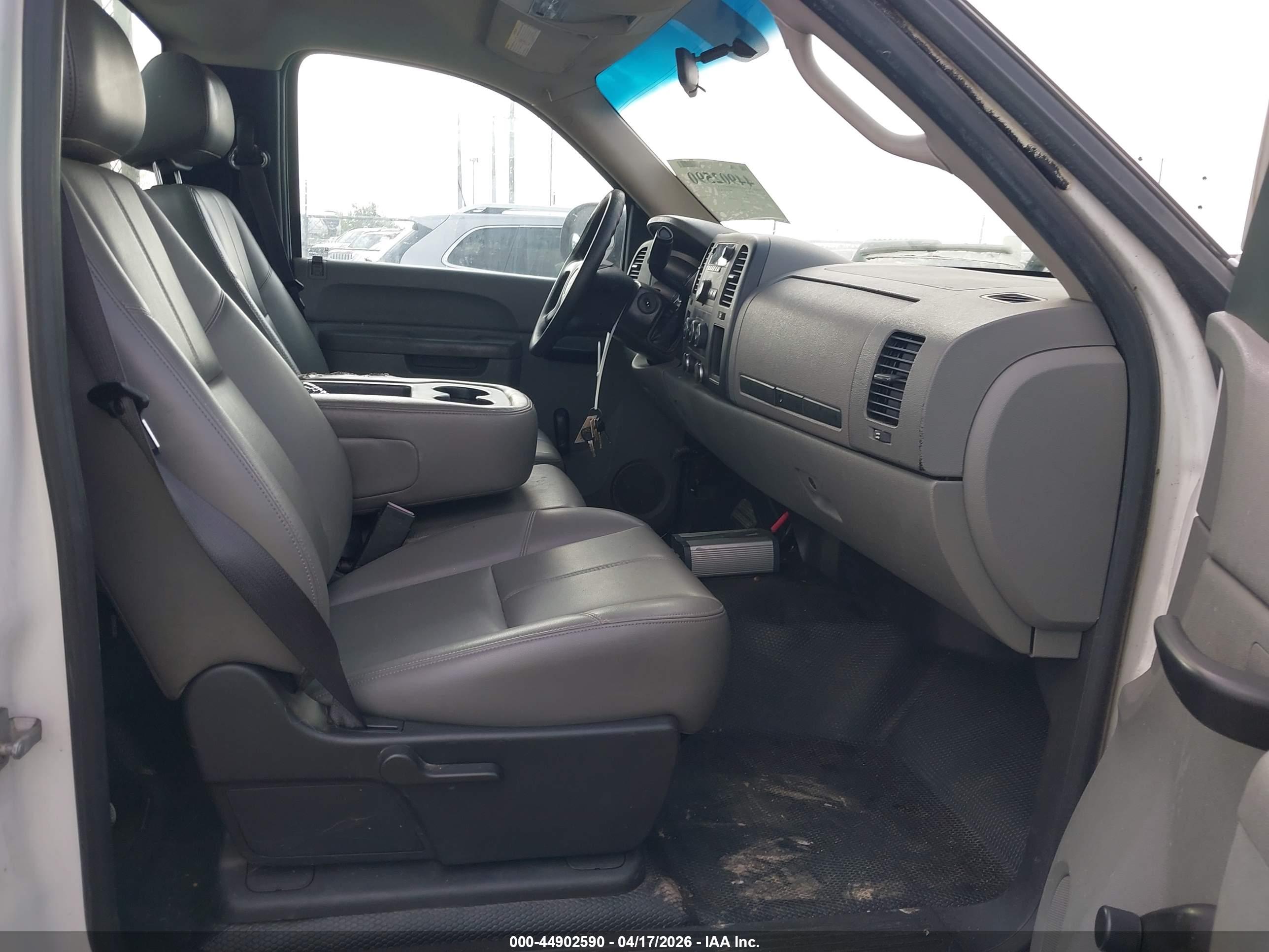 CHEVROLET SILVERADO image 5